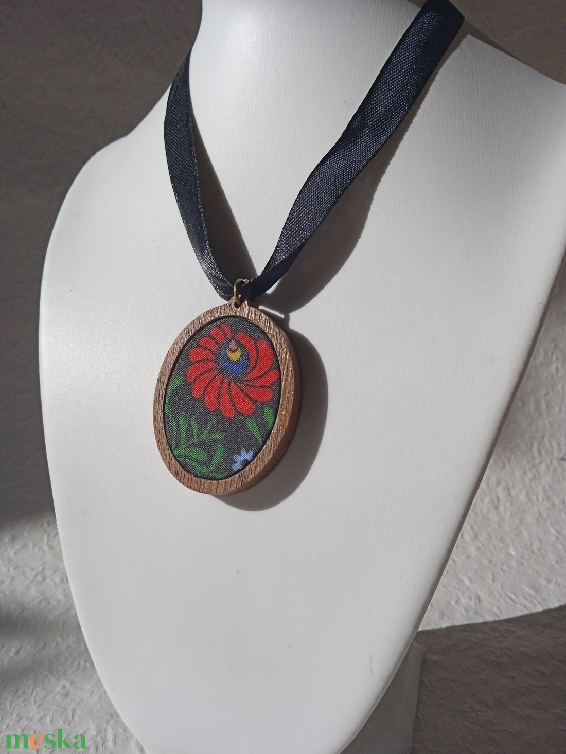 Fa ovális alakú matyó mintás nyaklánc,matyó ékszer,folklór textil ékszer,magyaros nyaklánc,Hungarian folk jewellery - ékszer - nyaklánc - hosszú nyaklánc - Meska.hu Fa ovális alakú matyó mintás nyaklánc,matyó ékszer,folklór textil ékszer,magyaros nyaklánc,Hungarian folk jewellery - ékszer - nyaklánc - hosszú nyaklánc - Meska.hu