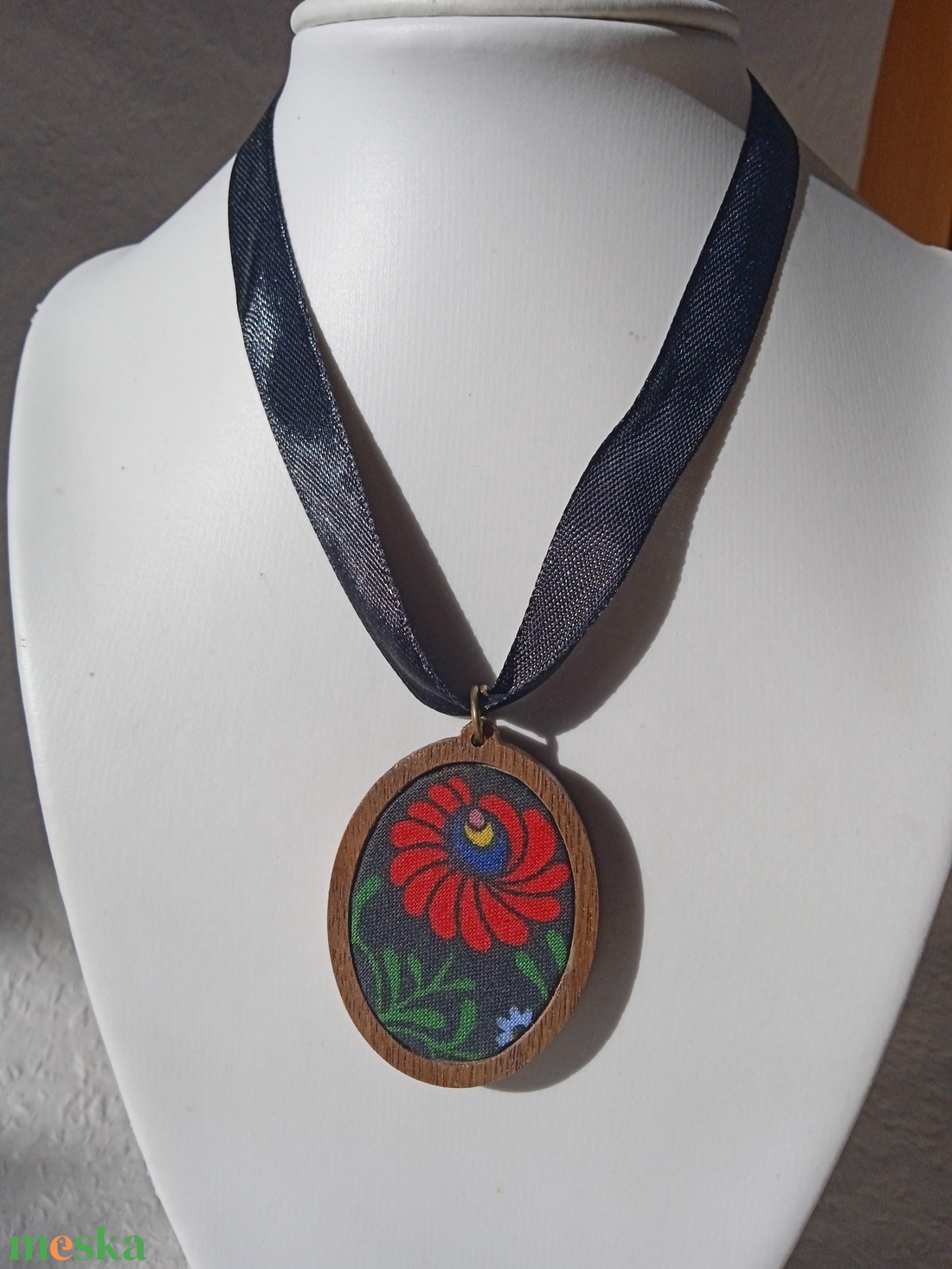 Fa ovális alakú matyó mintás nyaklánc,matyó ékszer,folklór textil ékszer,magyaros nyaklánc,Hungarian folk jewellery - ékszer - nyaklánc - hosszú nyaklánc - Meska.hu Fa ovális alakú matyó mintás nyaklánc,matyó ékszer,folklór textil ékszer,magyaros nyaklánc,Hungarian folk jewellery - ékszer - nyaklánc - hosszú nyaklánc - Meska.hu