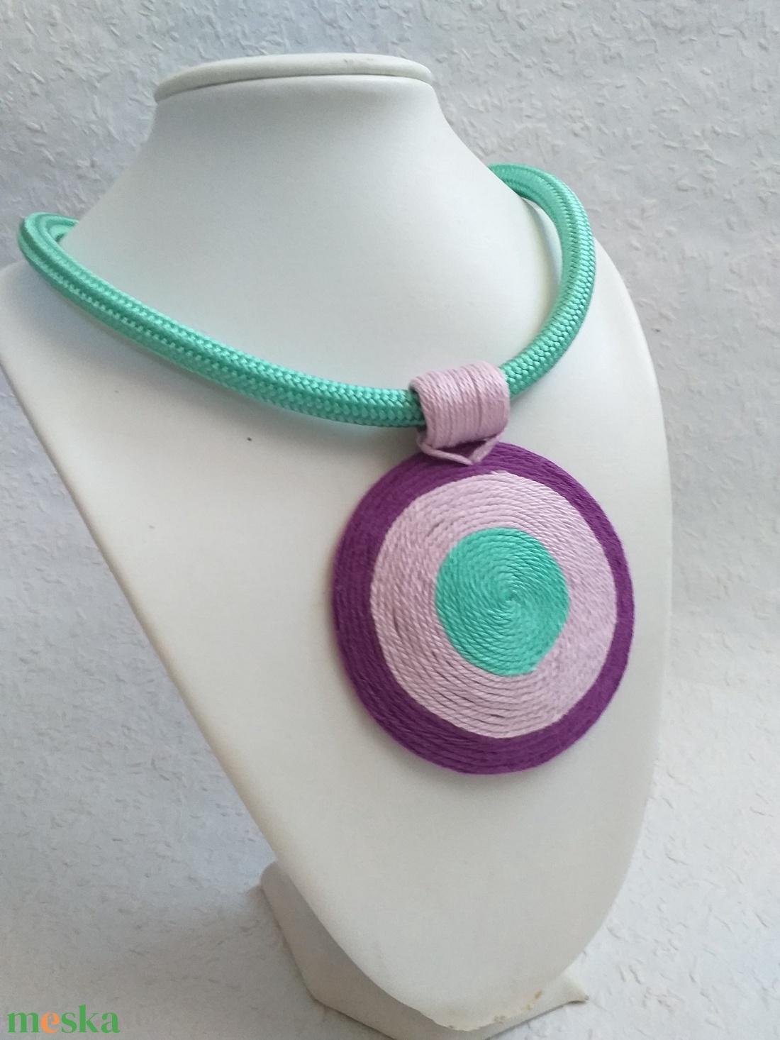 OGEL BIB lila-kék fonalnyaklánc, Textil nyaklánc, textil ékszer, fonalékszer - ékszer - nyaklánc - medálos nyaklánc - Meska.hu