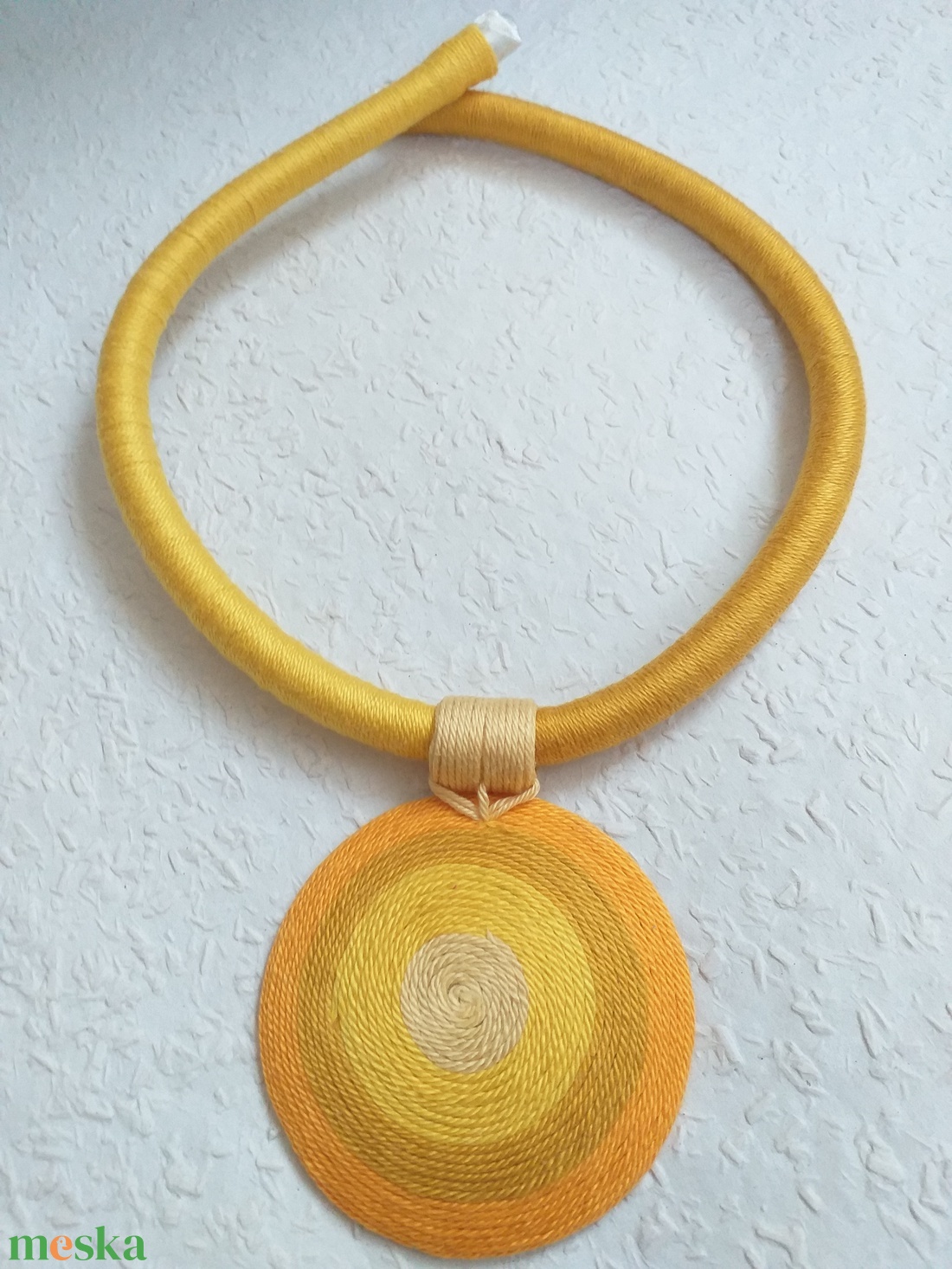OGEL BIB sárga árnyalatú fonalnyaklánc, Textil nyaklánc, textil ékszer, fonalékszer - ékszer - nyaklánc - medálos nyaklánc - Meska.hu OGEL BIB sárga árnyalatú fonalnyaklánc, Textil nyaklánc, textil ékszer, fonalékszer - ékszer - nyaklánc - medálos nyaklánc - Meska.hu