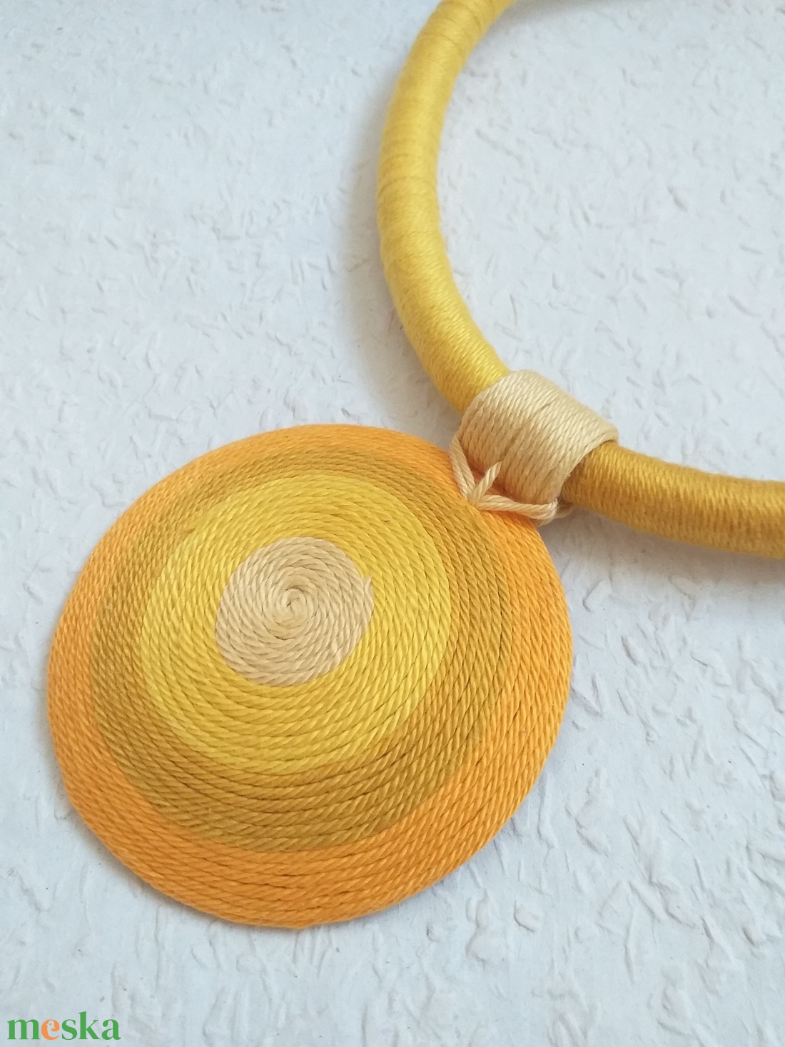 OGEL BIB sárga árnyalatú fonalnyaklánc, Textil nyaklánc, textil ékszer, fonalékszer - ékszer - nyaklánc - medálos nyaklánc - Meska.hu OGEL BIB sárga árnyalatú fonalnyaklánc, Textil nyaklánc, textil ékszer, fonalékszer - ékszer - nyaklánc - medálos nyaklánc - Meska.hu
