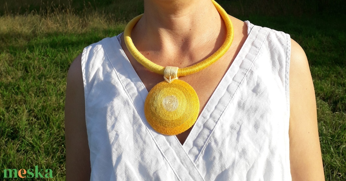 OGEL BIB sárga árnyalatú fonalnyaklánc, Textil nyaklánc, textil ékszer, fonalékszer - ékszer - nyaklánc - medálos nyaklánc - Meska.hu OGEL BIB sárga árnyalatú fonalnyaklánc, Textil nyaklánc, textil ékszer, fonalékszer - ékszer - nyaklánc - medálos nyaklánc - Meska.hu