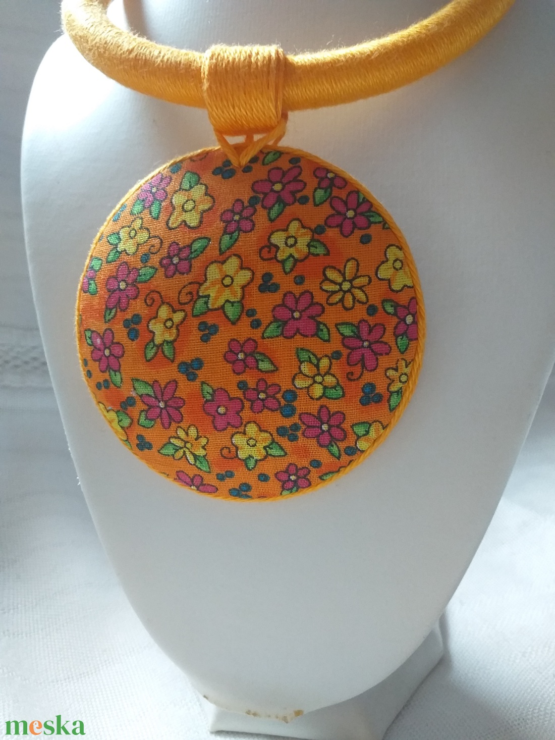 OGEL BIB sárga virágos árnyalatú nyaklánc, Textil nyaklánc, textil ékszer - ékszer - nyaklánc - medálos nyaklánc - Meska.hu OGEL BIB sárga virágos árnyalatú nyaklánc, Textil nyaklánc, textil ékszer - ékszer - nyaklánc - medálos nyaklánc - Meska.hu