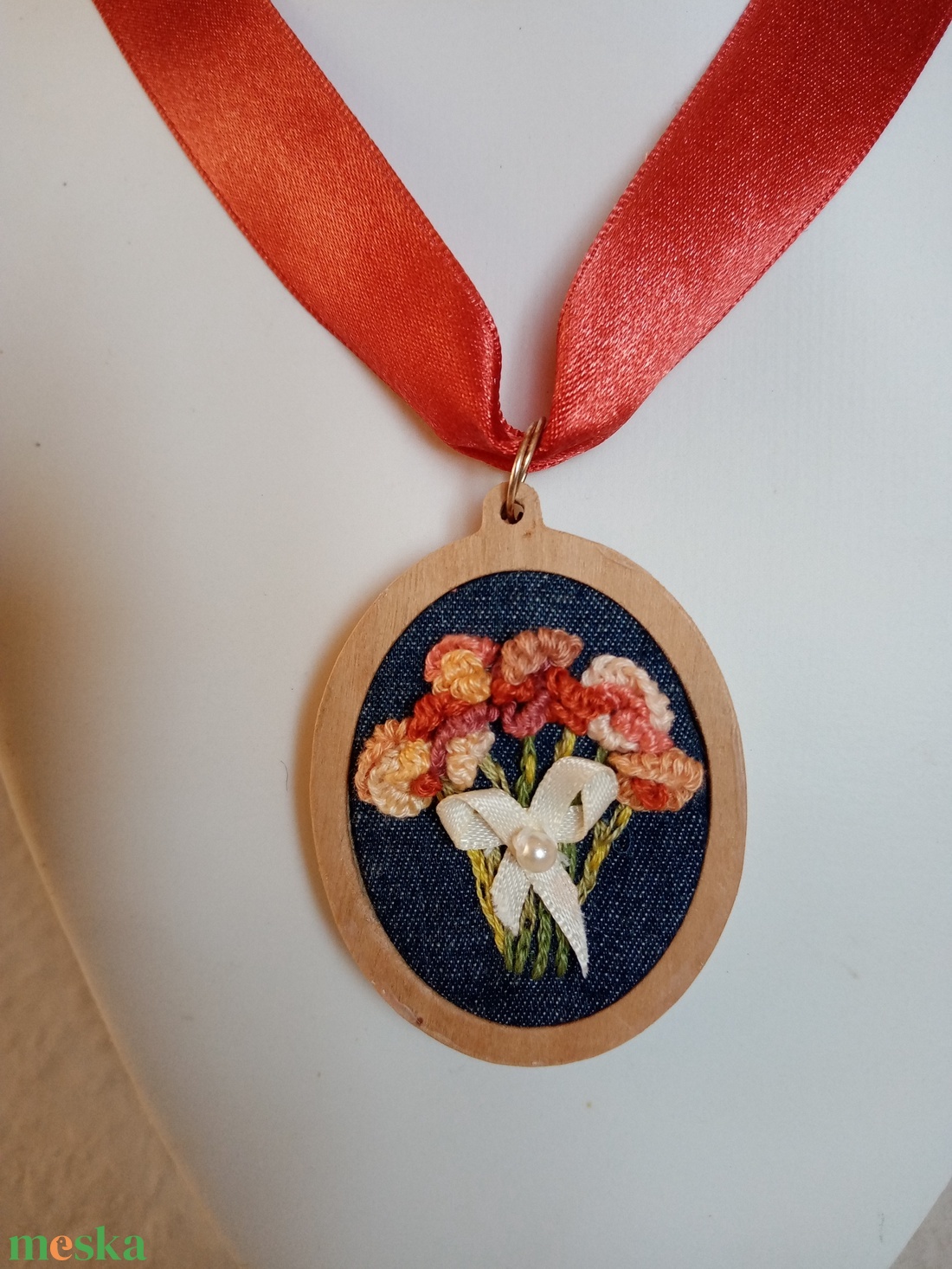 Brazil Hímzett  színes virágcsokor, egyedi nyaklánc, hímzett ékszer, hímzett nyaklánc, modern hímzés - ékszer - nyaklánc - medálos nyaklánc - Meska.hu
