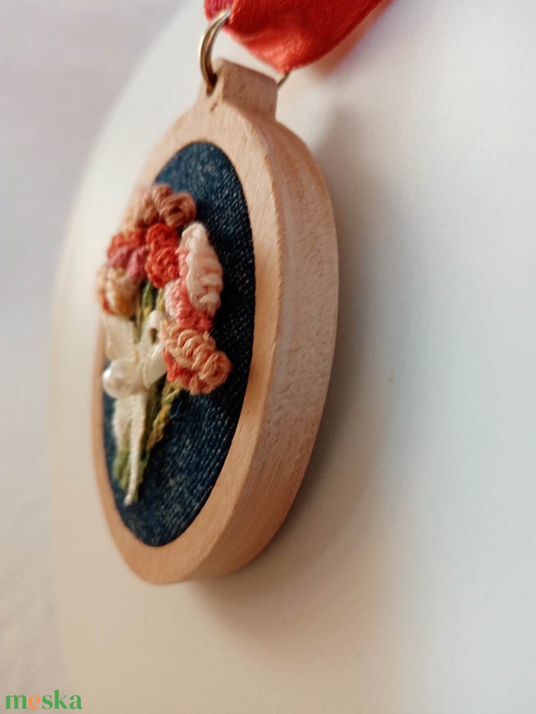 Brazil Hímzett  színes virágcsokor, egyedi nyaklánc, hímzett ékszer, hímzett nyaklánc, modern hímzés - ékszer - nyaklánc - medálos nyaklánc - Meska.hu