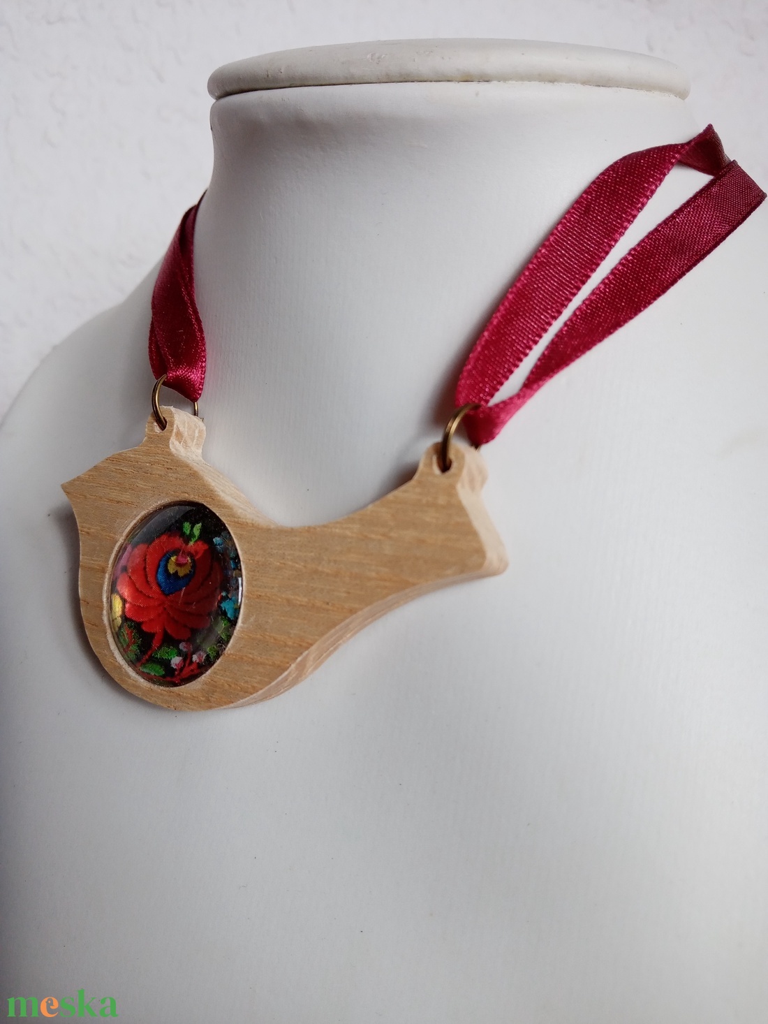 Kalocsai mintás faalapra készült madárkás nyaklánc, folk nyaklánc, magyaros ékszer, folklór nyaklánc - ékszer - nyaklánc - medálos nyaklánc - Meska.hu Kalocsai mintás faalapra készült madárkás nyaklánc, folk nyaklánc, magyaros ékszer, folklór nyaklánc - ékszer - nyaklánc - medálos nyaklánc - Meska.hu