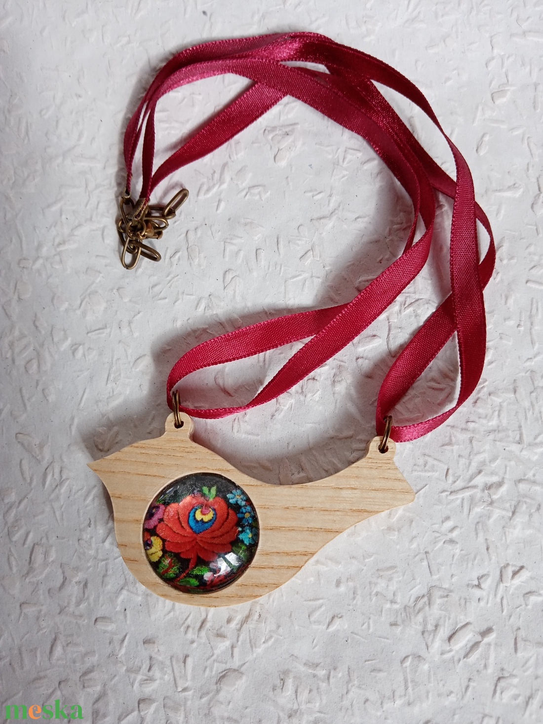 Kalocsai mintás faalapra készült madárkás nyaklánc, folk nyaklánc, magyaros ékszer, folklór nyaklánc - ékszer - nyaklánc - medálos nyaklánc - Meska.hu Kalocsai mintás faalapra készült madárkás nyaklánc, folk nyaklánc, magyaros ékszer, folklór nyaklánc - ékszer - nyaklánc - medálos nyaklánc - Meska.hu