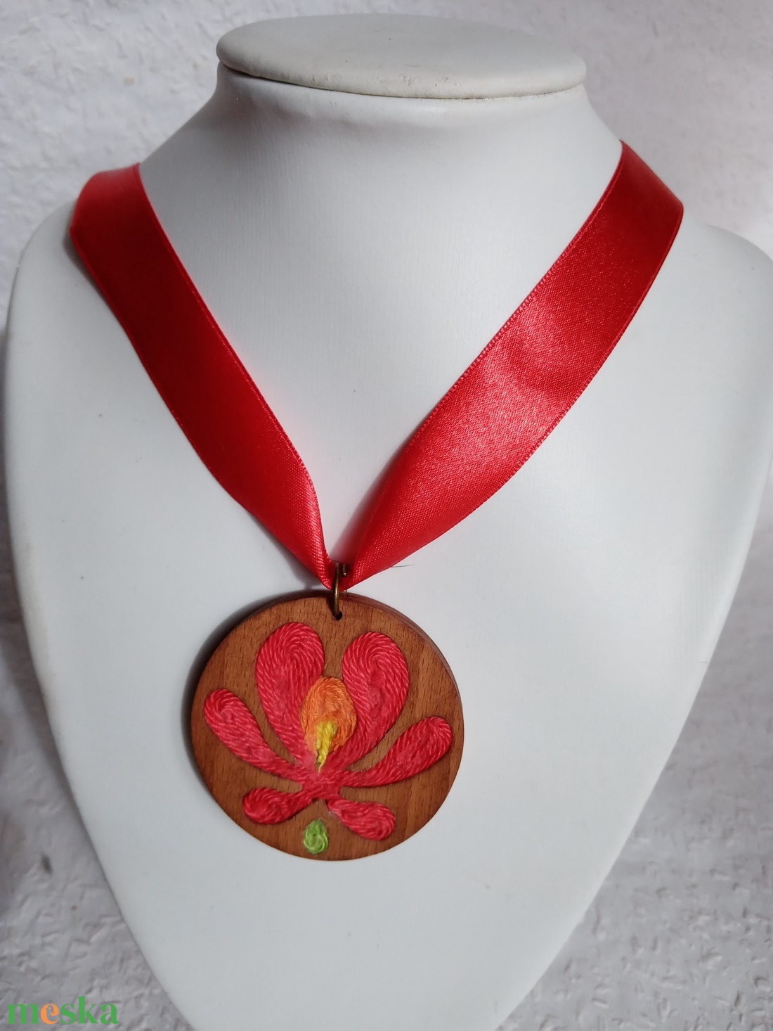 Köralakú matyó virág fonalékszer faalapban, folklór ékszer, magyaros ékszer, matyó ékszer, matyó nyaklánc,magyar motívum - ékszer - fülbevaló - lógó csepp fülbevaló - Meska.hu Köralakú matyó virág fonalékszer faalapban, folklór ékszer, magyaros ékszer, matyó ékszer, matyó nyaklánc,magyar motívum - ékszer - fülbevaló - lógó csepp fülbevaló - Meska.hu