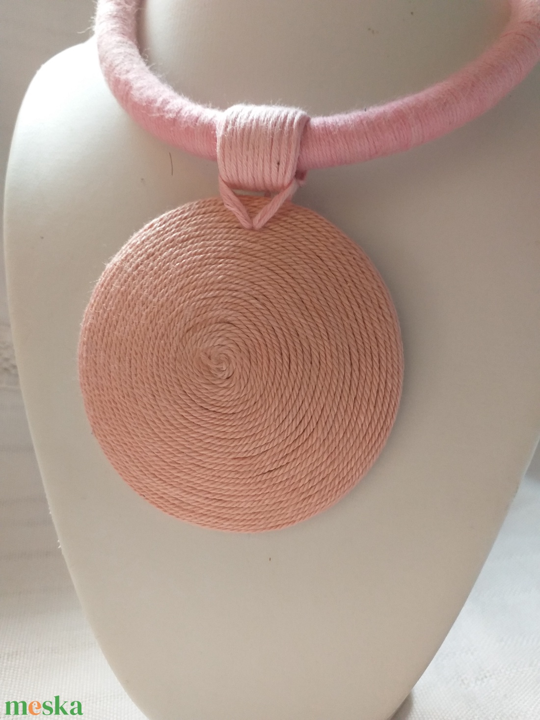 OGEL BIB rózsaszín árnyalatú fonalnyaklánc, Textil nyaklánc, textil ékszer, fonalékszer - ékszer - nyaklánc - medálos nyaklánc - Meska.hu OGEL BIB rózsaszín árnyalatú fonalnyaklánc, Textil nyaklánc, textil ékszer, fonalékszer - ékszer - nyaklánc - medálos nyaklánc - Meska.hu