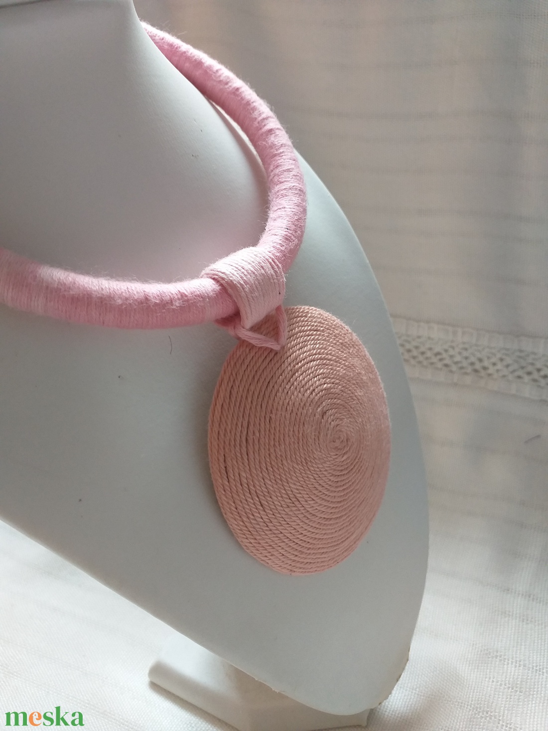 OGEL BIB rózsaszín árnyalatú fonalnyaklánc, Textil nyaklánc, textil ékszer, fonalékszer - ékszer - nyaklánc - medálos nyaklánc - Meska.hu OGEL BIB rózsaszín árnyalatú fonalnyaklánc, Textil nyaklánc, textil ékszer, fonalékszer - ékszer - nyaklánc - medálos nyaklánc - Meska.hu