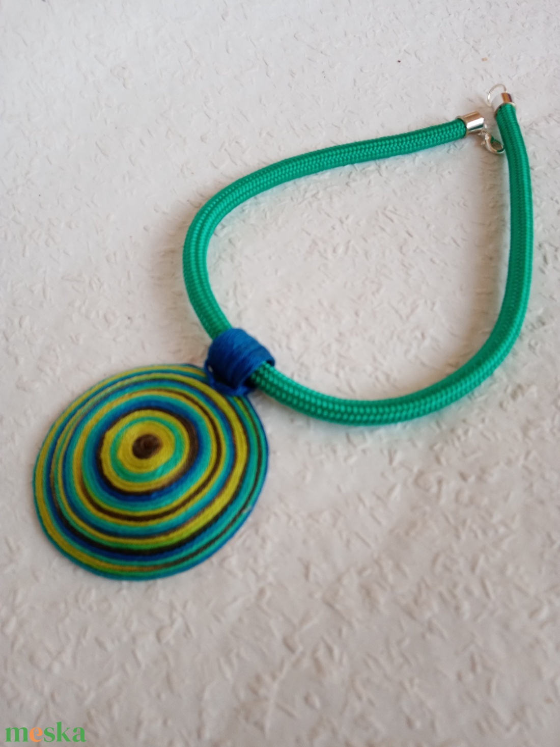 OGEL BIB Páva színű fonalnyaklánc, Textil nyaklánc, textil ékszer, fonalékszer - ékszer - nyaklánc - medálos nyaklánc - Meska.hu OGEL BIB Páva színű fonalnyaklánc, Textil nyaklánc, textil ékszer, fonalékszer - ékszer - nyaklánc - medálos nyaklánc - Meska.hu