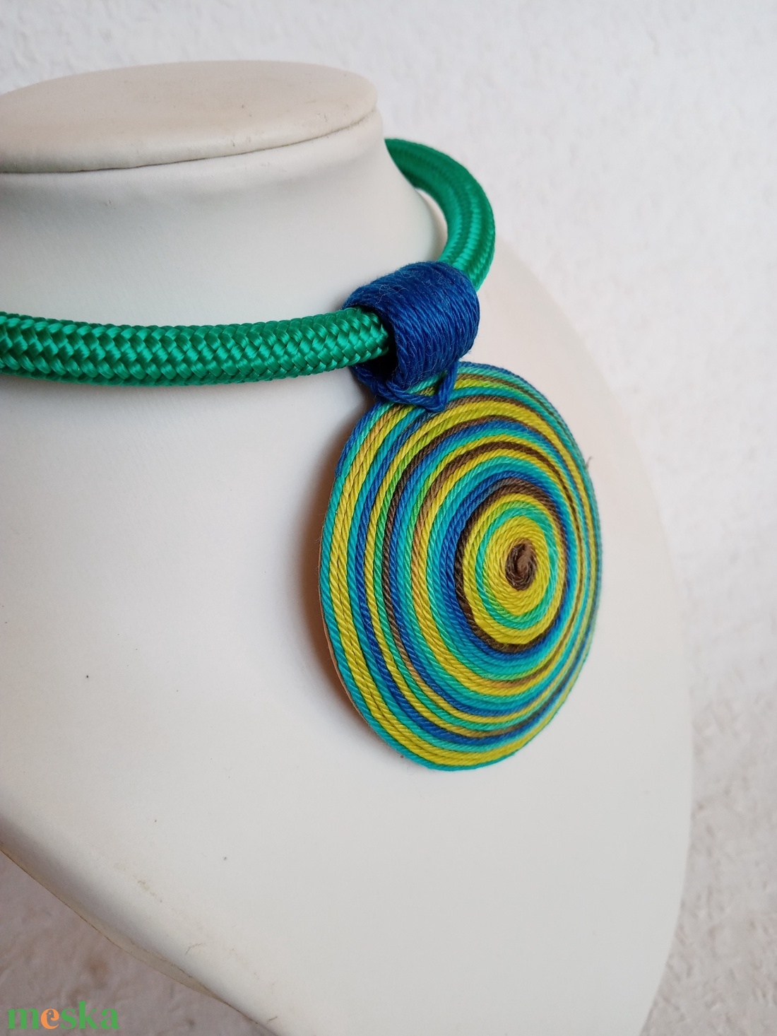 OGEL BIB Páva színű fonalnyaklánc, Textil nyaklánc, textil ékszer, fonalékszer - ékszer - nyaklánc - medálos nyaklánc - Meska.hu OGEL BIB Páva színű fonalnyaklánc, Textil nyaklánc, textil ékszer, fonalékszer - ékszer - nyaklánc - medálos nyaklánc - Meska.hu