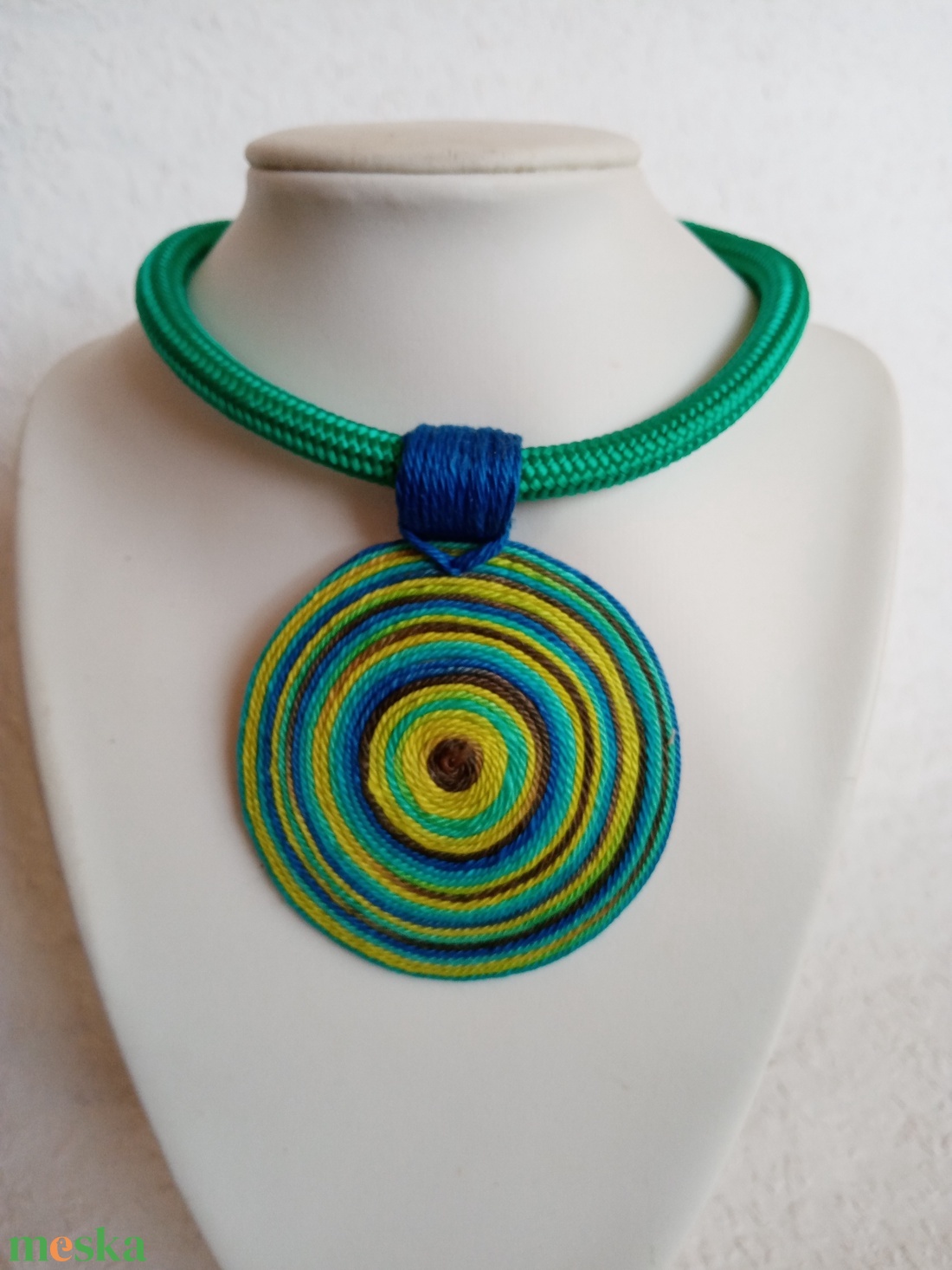 OGEL BIB Páva színű fonalnyaklánc, Textil nyaklánc, textil ékszer, fonalékszer - ékszer - nyaklánc - medálos nyaklánc - Meska.hu OGEL BIB Páva színű fonalnyaklánc, Textil nyaklánc, textil ékszer, fonalékszer - ékszer - nyaklánc - medálos nyaklánc - Meska.hu
