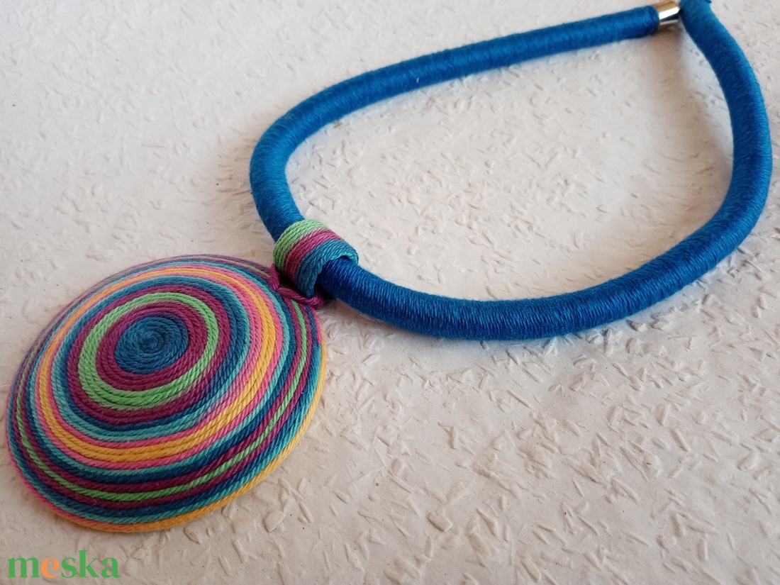 OGEL BIB Tarka színű fonalnyaklánc, Textil nyaklánc, textil ékszer, fonalékszer - ékszer - nyaklánc - medálos nyaklánc - Meska.hu OGEL BIB Tarka színű fonalnyaklánc, Textil nyaklánc, textil ékszer, fonalékszer - ékszer - nyaklánc - medálos nyaklánc - Meska.hu