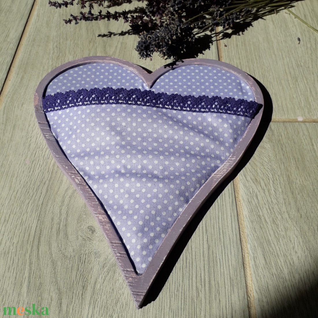 Lila apró pöttyös szívalakú textil fali dekoráció,falra akasztható virágtartó, egyedi lakásdísz,otthonvarázsoló dekor - otthon & életmód - dekoráció - fali és függő dekoráció - falra akasztható dekor - Meska.hu Lila apró pöttyös szívalakú textil fali dekoráció,falra akasztható virágtartó, egyedi lakásdísz,otthonvarázsoló dekor - otthon & életmód - dekoráció - fali és függő dekoráció - falra akasztható dekor - Meska.hu