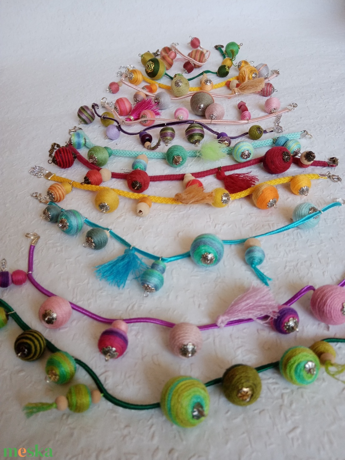 Halvány Rózsaszín csíkos-tarka bokalánc, textilbogyó bokalánc, bokaékszer, lábdísz, lábékszer - ékszer - lábdísz és testékszer - bokalánc - Meska.hu