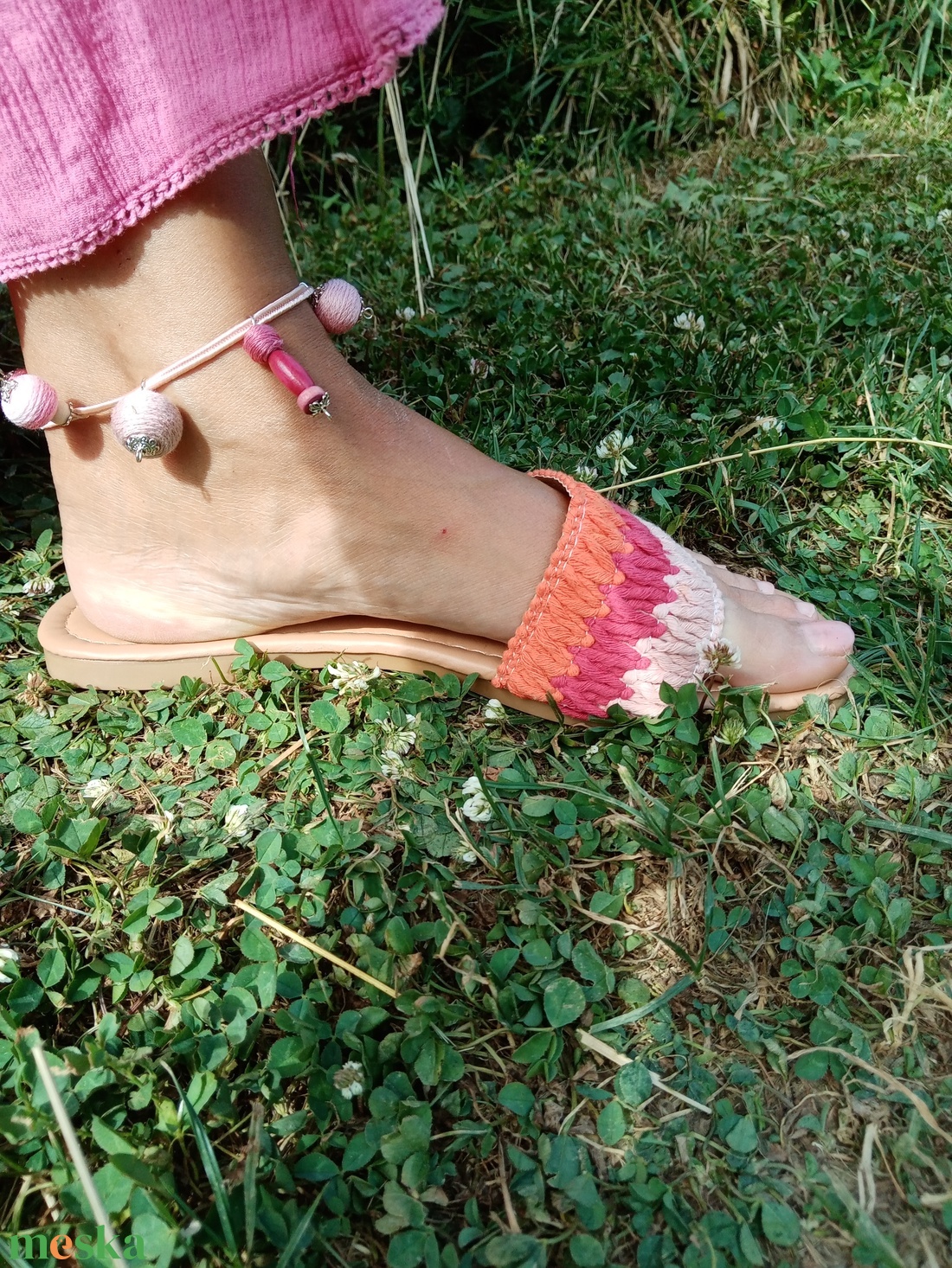 Halvány Rózsaszín csíkos-tarka bokalánc, textilbogyó bokalánc, bokaékszer, lábdísz, lábékszer - ékszer - lábdísz és testékszer - bokalánc - Meska.hu