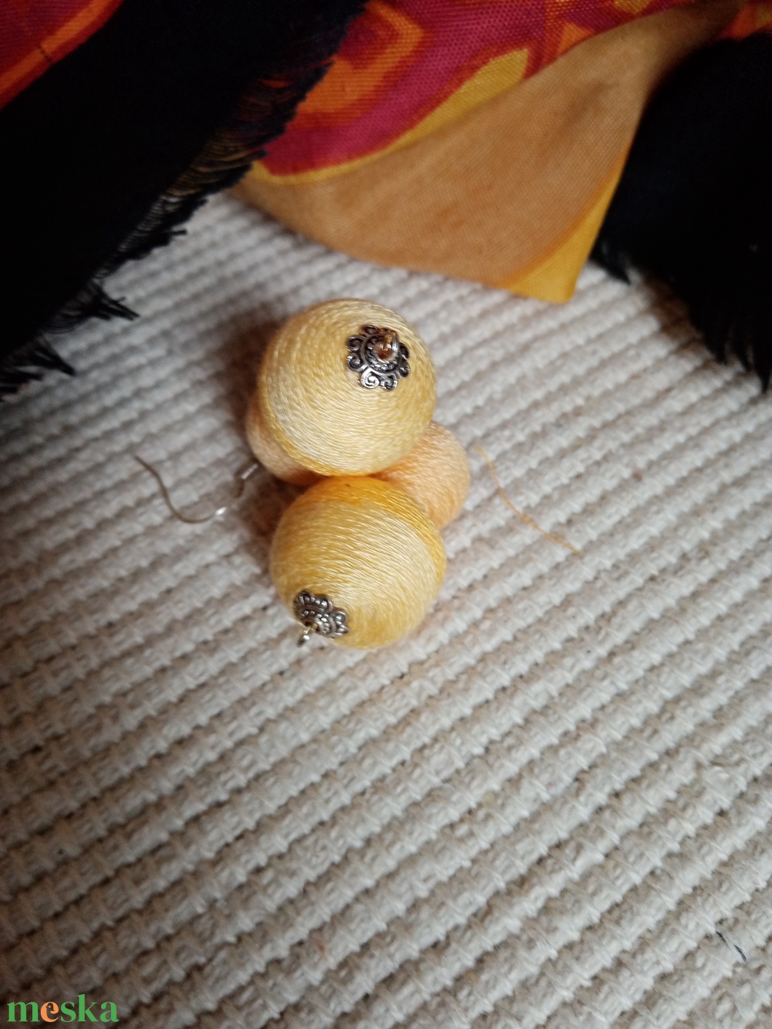 NAPRAFORGÓ textilbogyó fülbevaló, fonalékszer, textil fülbevaló - ékszer - fülbevaló - lógó fülbevaló - Meska.hu