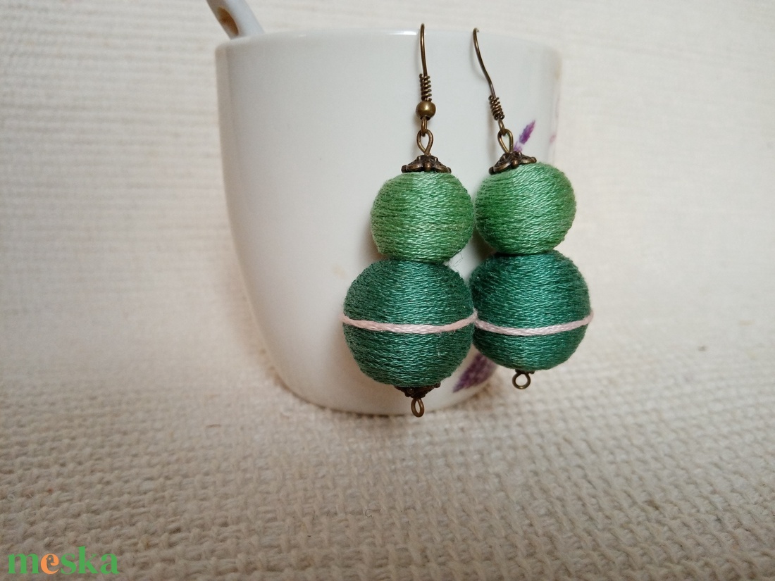 KLEOPÁTRA textilbogyó fülbevaló, fonalékszer, textil fülbevaló - ékszer - fülbevaló - lógó fülbevaló - Meska.hu