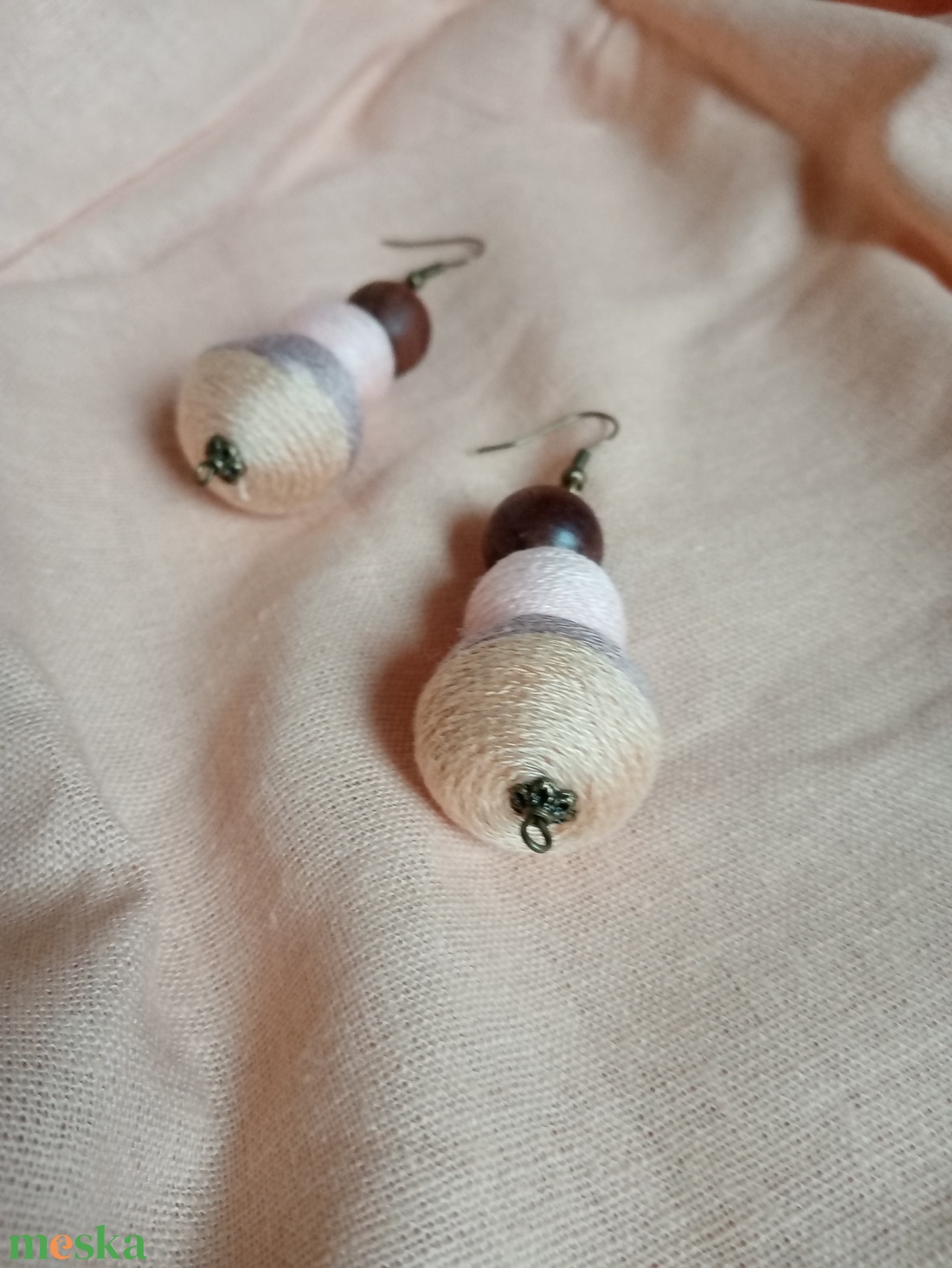 ŐSZI GESZTENYE textilbogyó fülbevaló, fonalékszer, textil fülbevaló - ékszer - fülbevaló - lógó fülbevaló - Meska.hu