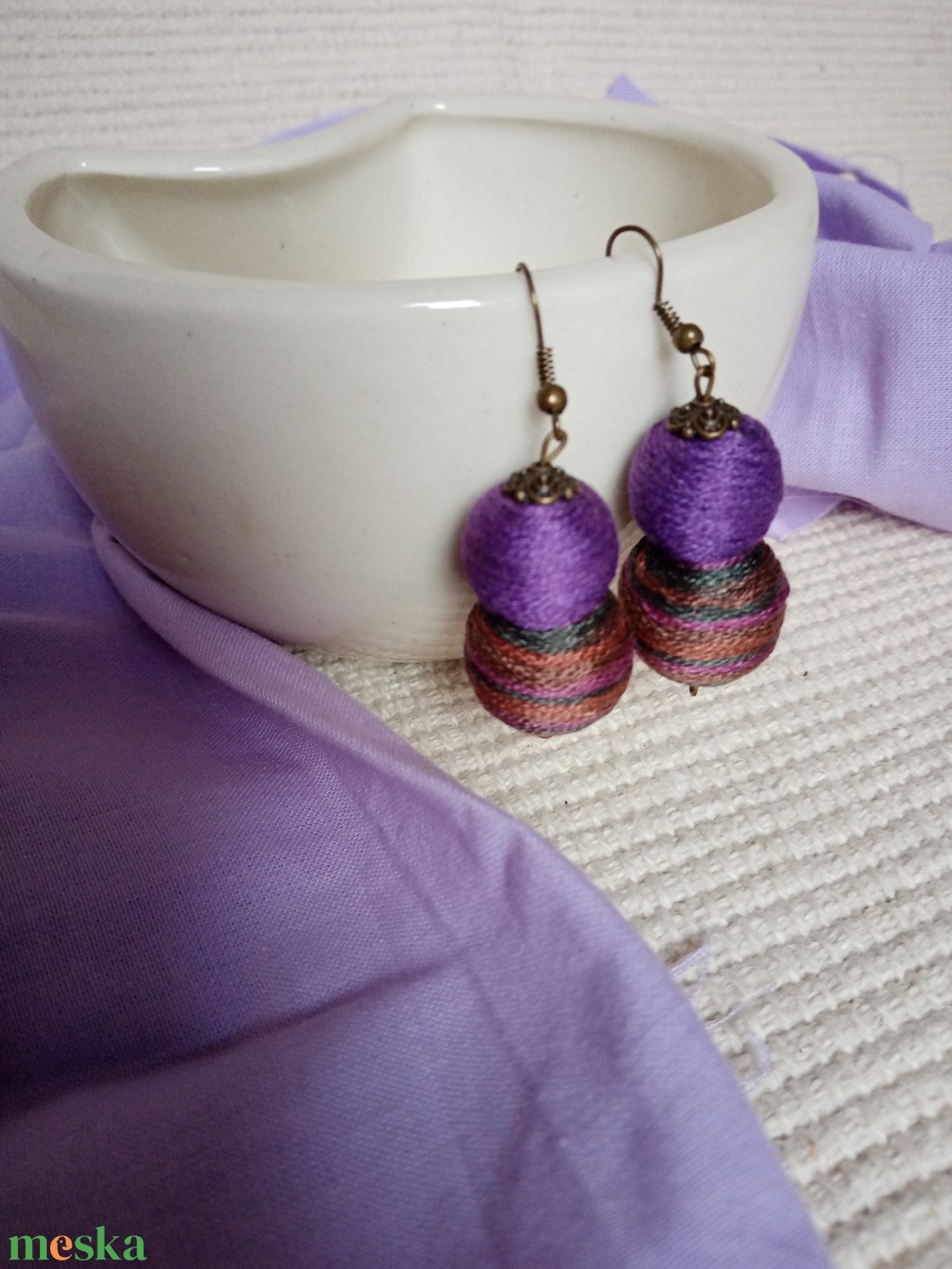 PURPLE RAIN textilbogyó fülbevaló, fonalékszer, textil fülbevaló - ékszer - fülbevaló - lógó fülbevaló - Meska.hu