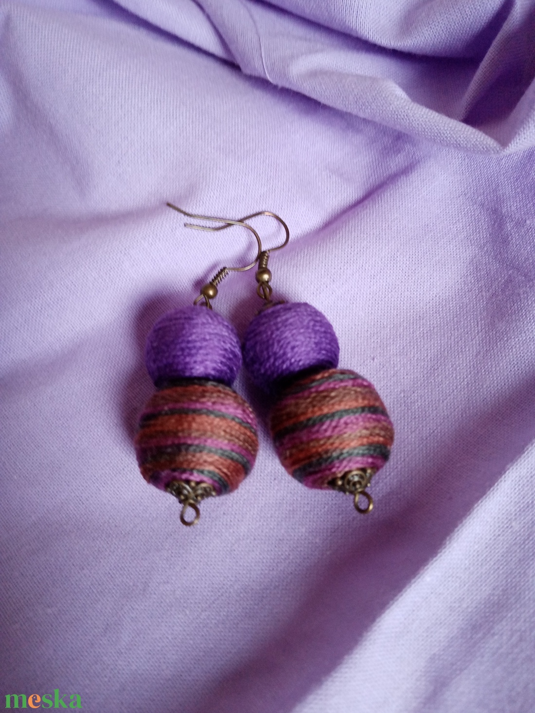 PURPLE RAIN textilbogyó fülbevaló, fonalékszer, textil fülbevaló - ékszer - fülbevaló - lógó fülbevaló - Meska.hu