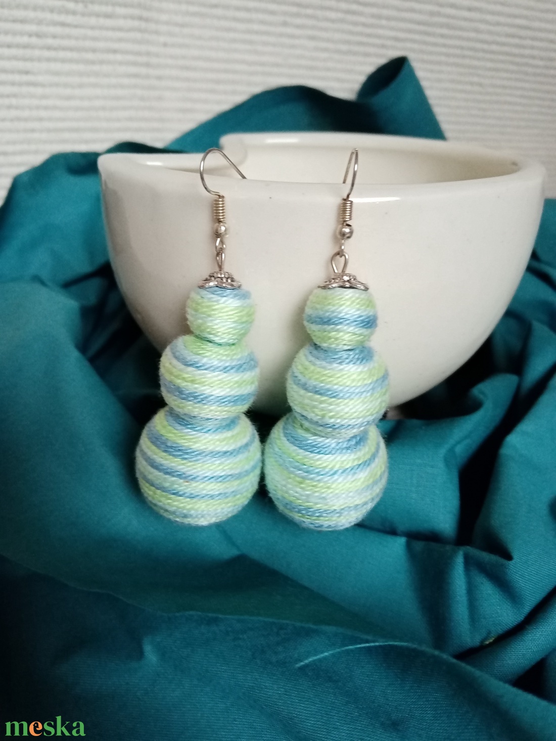 KÉK LAGÚNA textilbogyó fülbevaló, fonalékszer, textil fülbevaló - ékszer - fülbevaló - lógó fülbevaló - Meska.hu