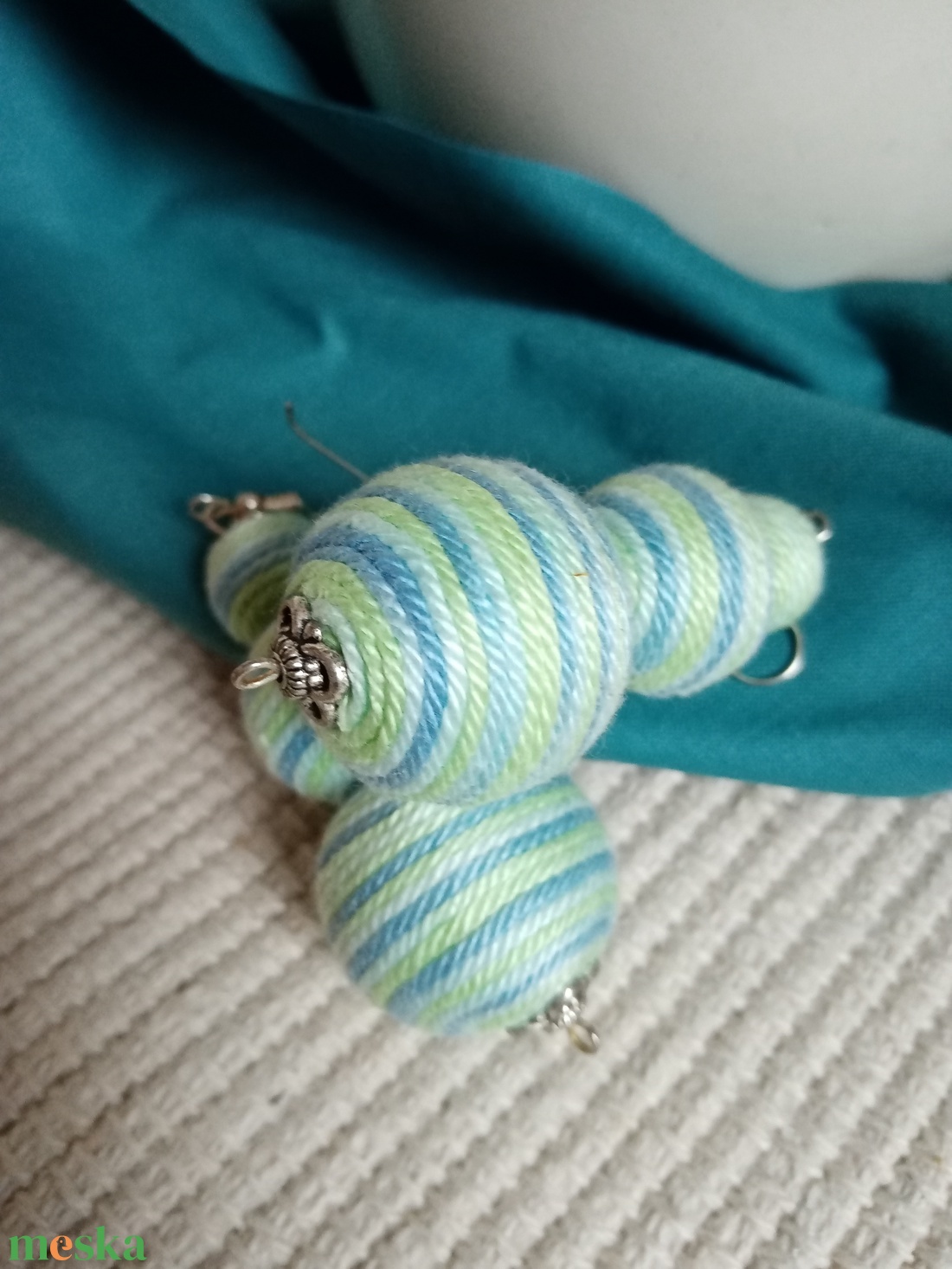 KÉK LAGÚNA textilbogyó fülbevaló, fonalékszer, textil fülbevaló - ékszer - fülbevaló - lógó fülbevaló - Meska.hu