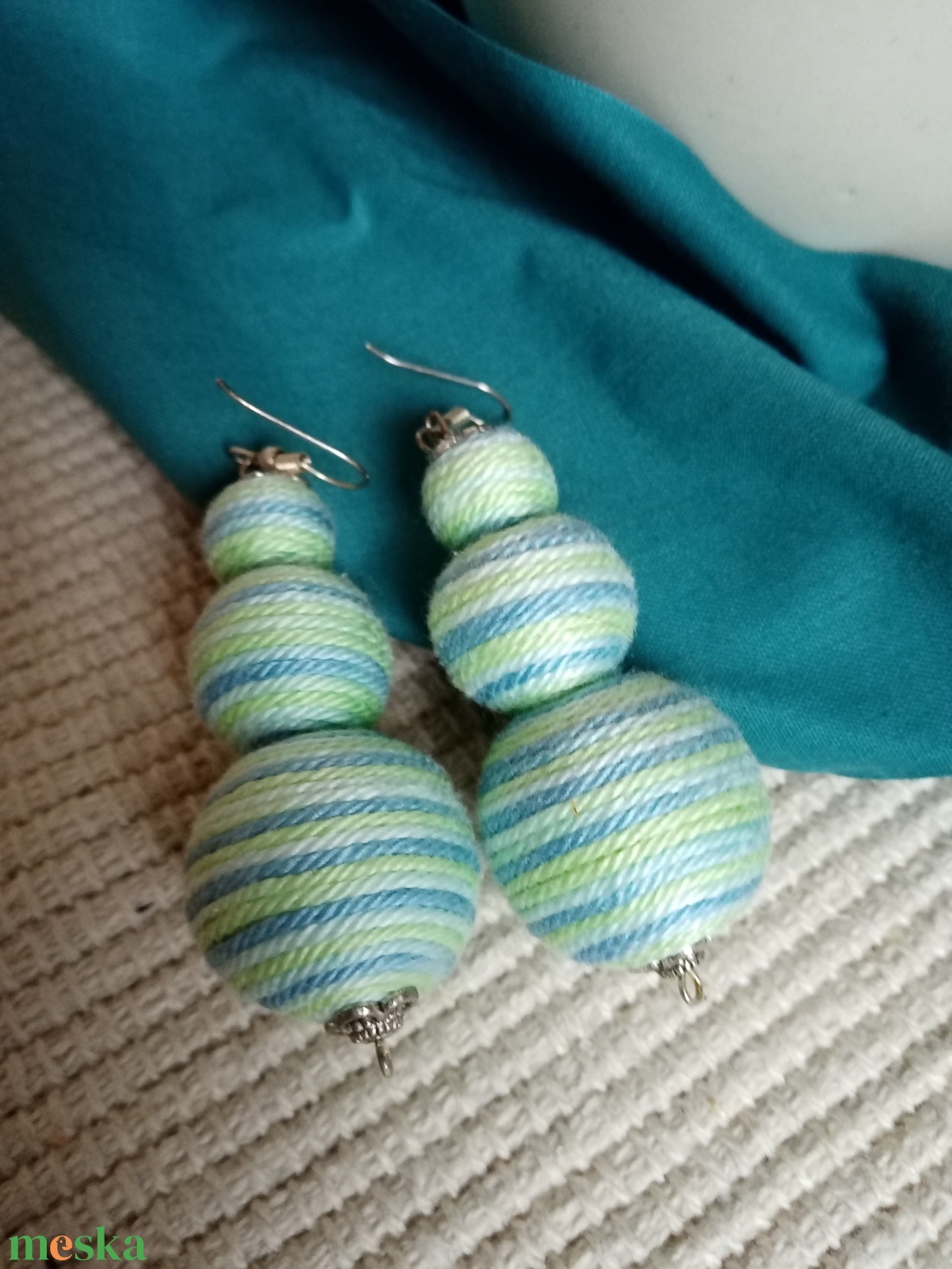 KÉK LAGÚNA textilbogyó fülbevaló, fonalékszer, textil fülbevaló - ékszer - fülbevaló - lógó fülbevaló - Meska.hu