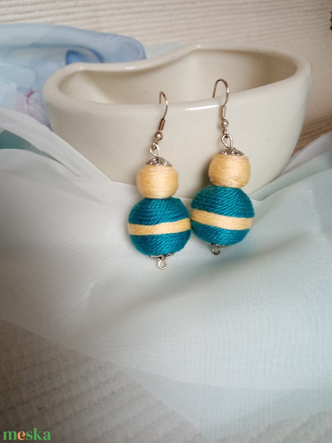 SÁRGARIGÓ kék-sárga textilbogyó fülbevaló, textil fülbevaló, textilékszer - ékszer - fülbevaló - lógó fülbevaló - Meska.hu