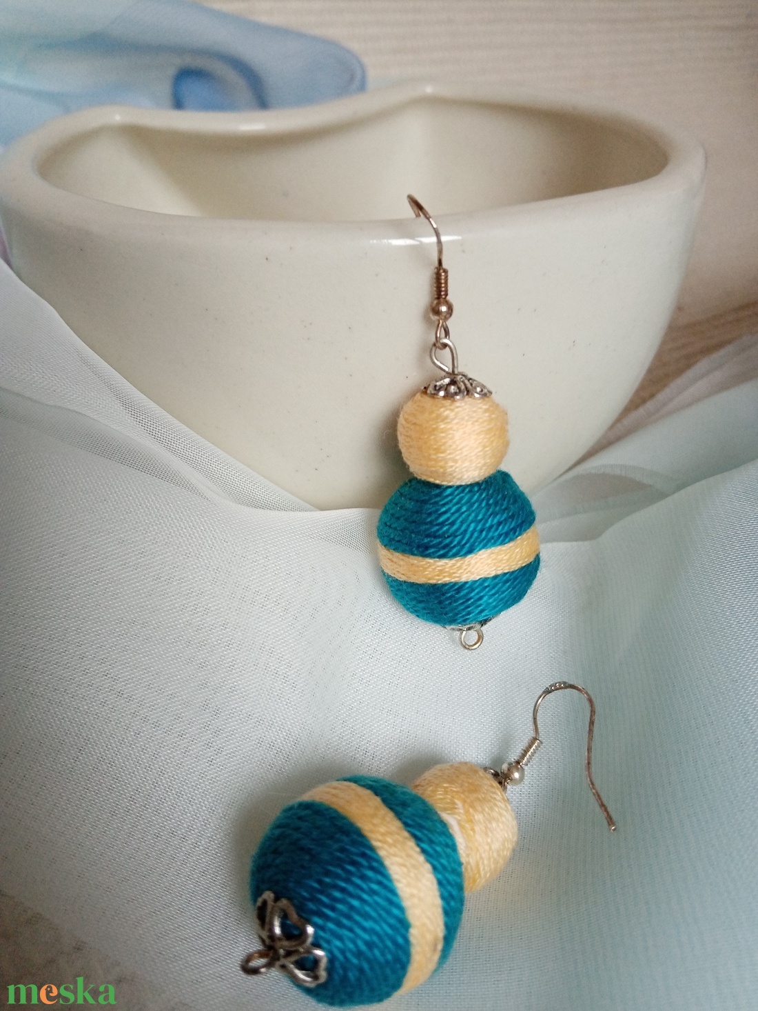 SÁRGARIGÓ kék-sárga textilbogyó fülbevaló, textil fülbevaló, textilékszer - ékszer - fülbevaló - lógó fülbevaló - Meska.hu