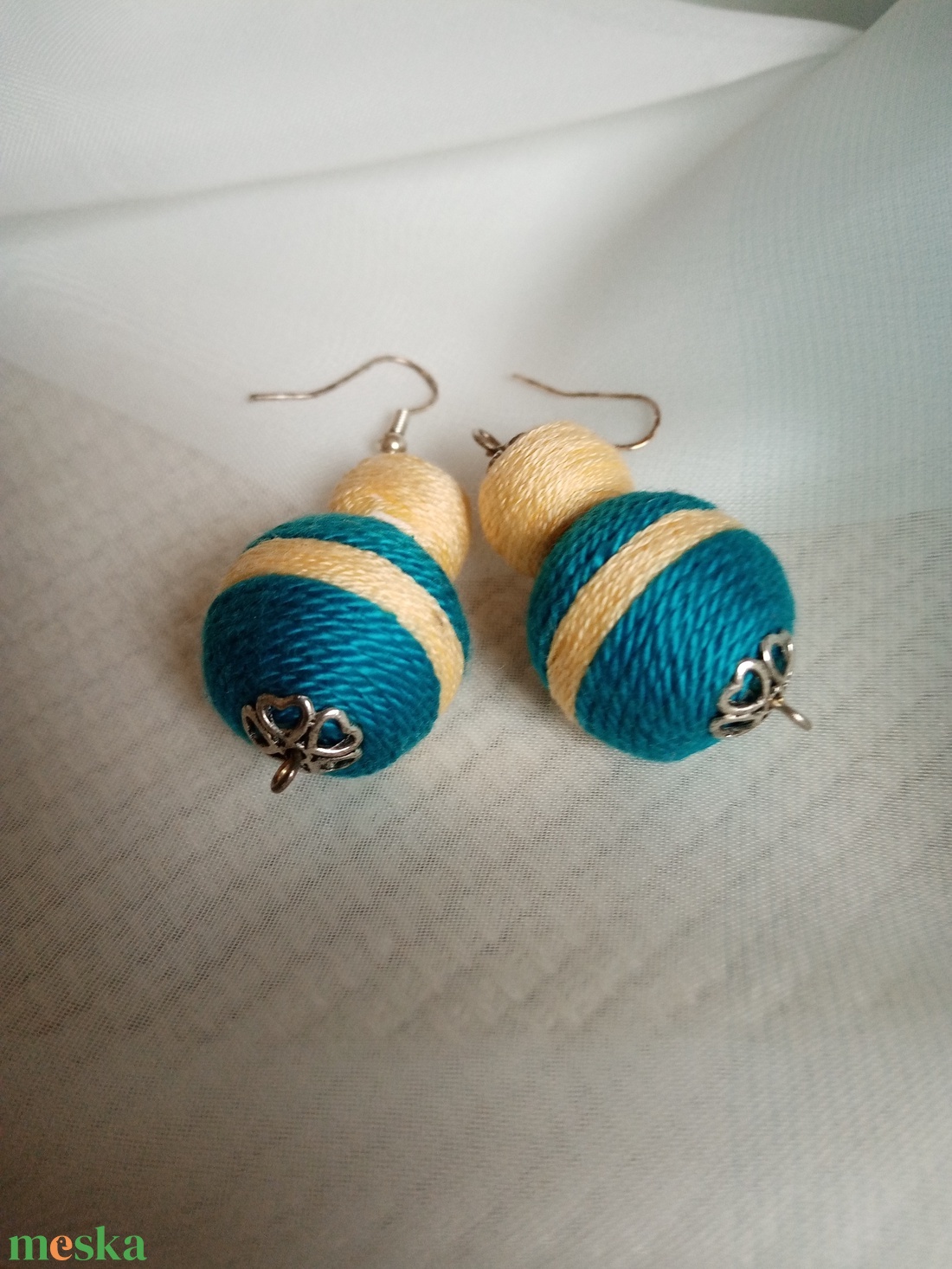 SÁRGARIGÓ kék-sárga textilbogyó fülbevaló, textil fülbevaló, textilékszer - ékszer - fülbevaló - lógó fülbevaló - Meska.hu
