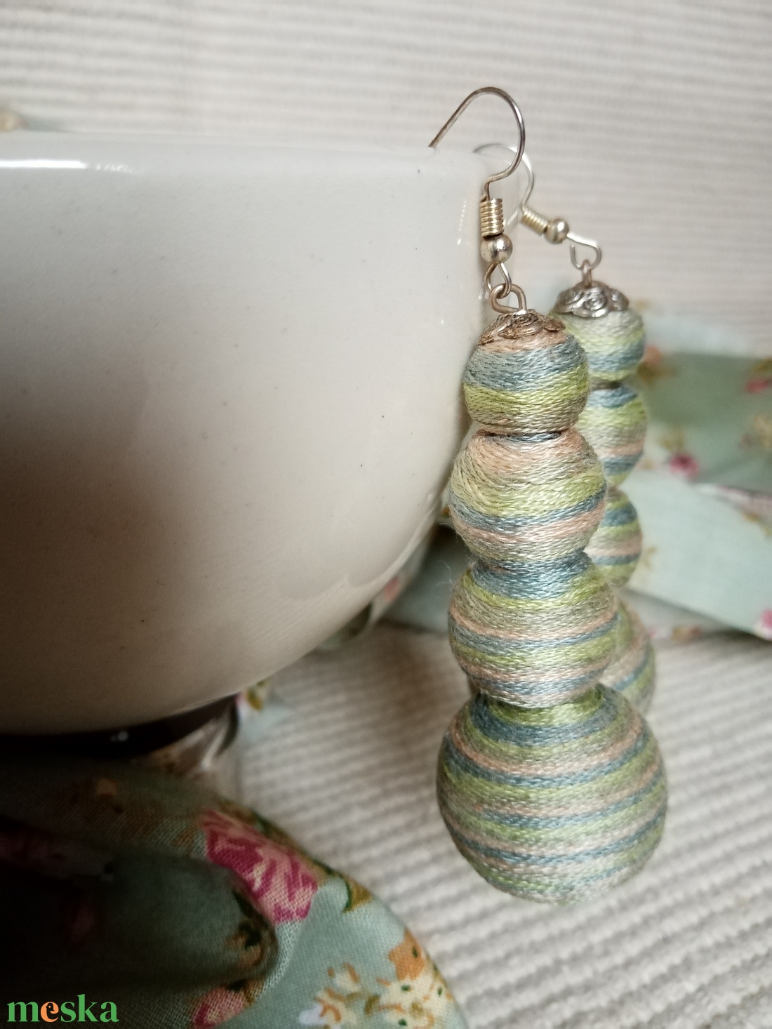 ZÖLDIKE textilbogyó fülbevaló, fonalékszer, textil fülbevaló - ékszer - fülbevaló - lógó fülbevaló - Meska.hu