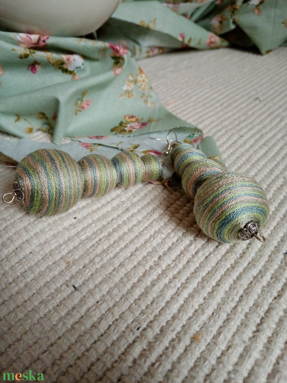 ZÖLDIKE textilbogyó fülbevaló, fonalékszer, textil fülbevaló - ékszer - fülbevaló - lógó fülbevaló - Meska.hu