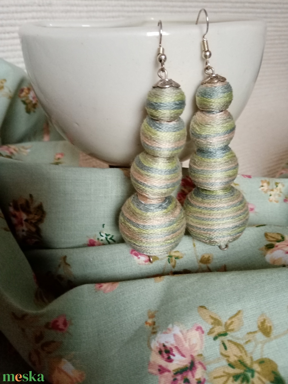 ZÖLDIKE textilbogyó fülbevaló, fonalékszer, textil fülbevaló - ékszer - fülbevaló - lógó fülbevaló - Meska.hu