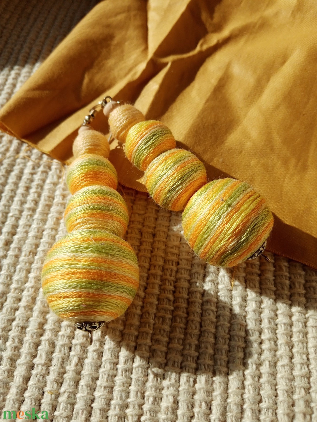 SELYEMÚT textilbogyó fülbevaló, fonalékszer, textil fülbevaló - ékszer - fülbevaló - lógó fülbevaló - Meska.hu