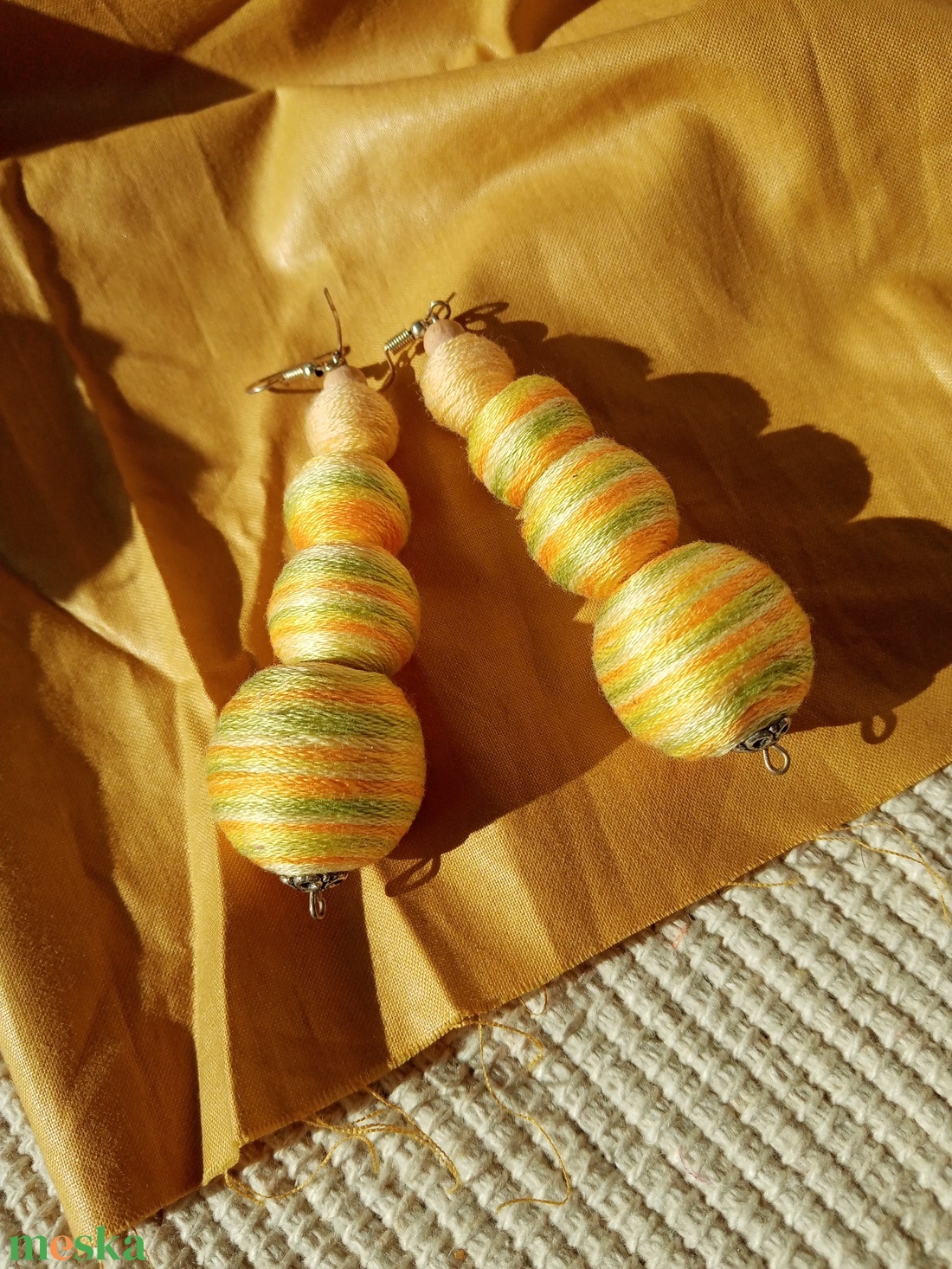 SELYEMÚT textilbogyó fülbevaló, fonalékszer, textil fülbevaló - ékszer - fülbevaló - lógó fülbevaló - Meska.hu