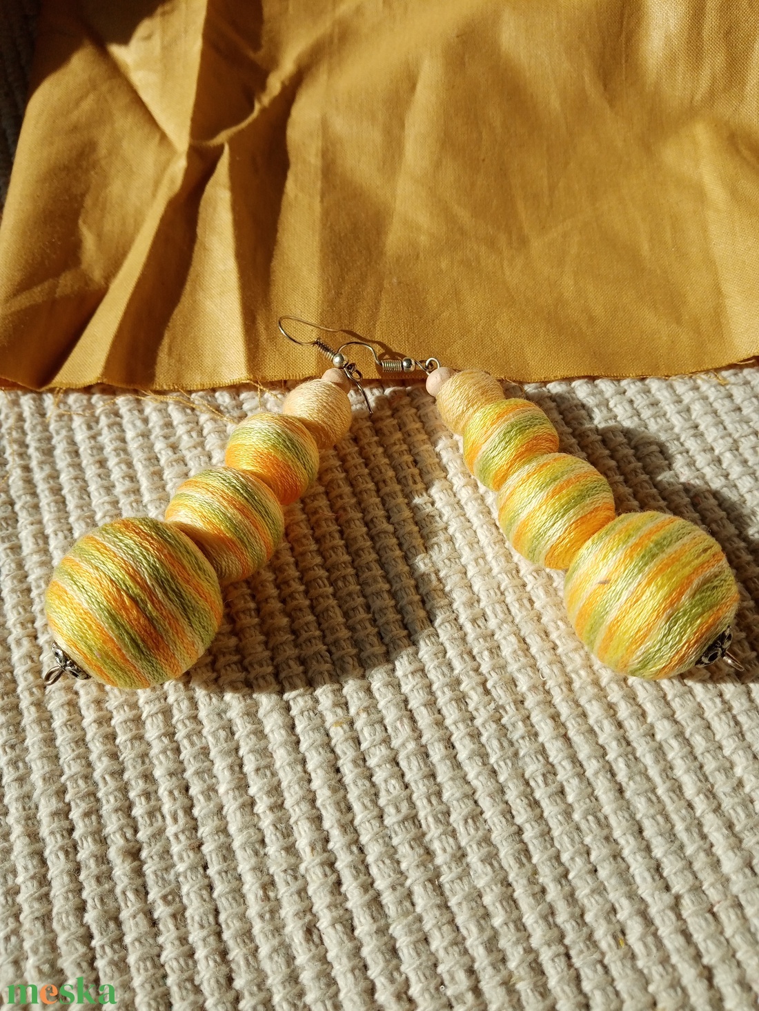 SELYEMÚT textilbogyó fülbevaló, fonalékszer, textil fülbevaló - ékszer - fülbevaló - lógó fülbevaló - Meska.hu