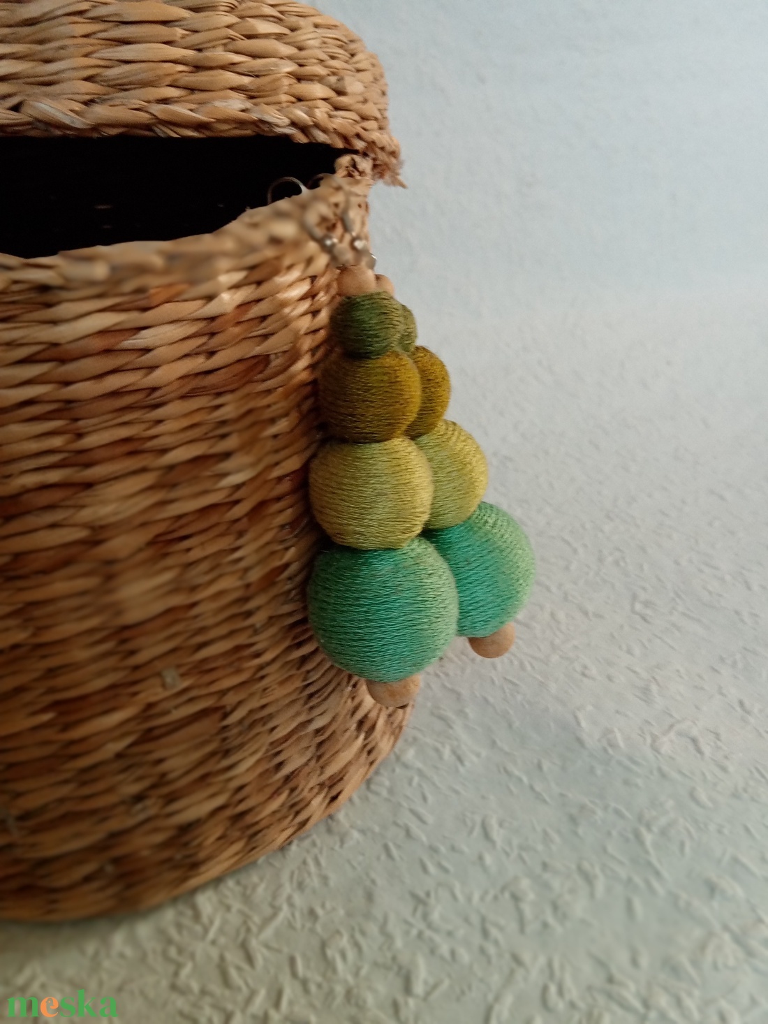 ZÖLD BÁRSONY textilbogyó fülbevaló, fonalékszer, textil fülbevaló - ékszer - fülbevaló - lógó fülbevaló - Meska.hu