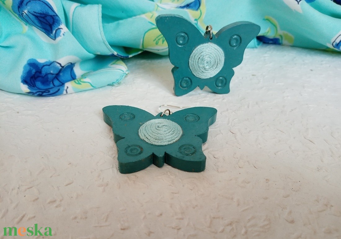Tengerkék pillangó textilbogyó fülbevaló, fonalékszer, textil fülbevaló, textilékszer - ékszer - fülbevaló - lógó fülbevaló - Meska.hu