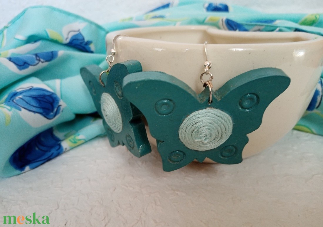 Tengerkék pillangó textilbogyó fülbevaló, fonalékszer, textil fülbevaló, textilékszer - ékszer - fülbevaló - lógó fülbevaló - Meska.hu