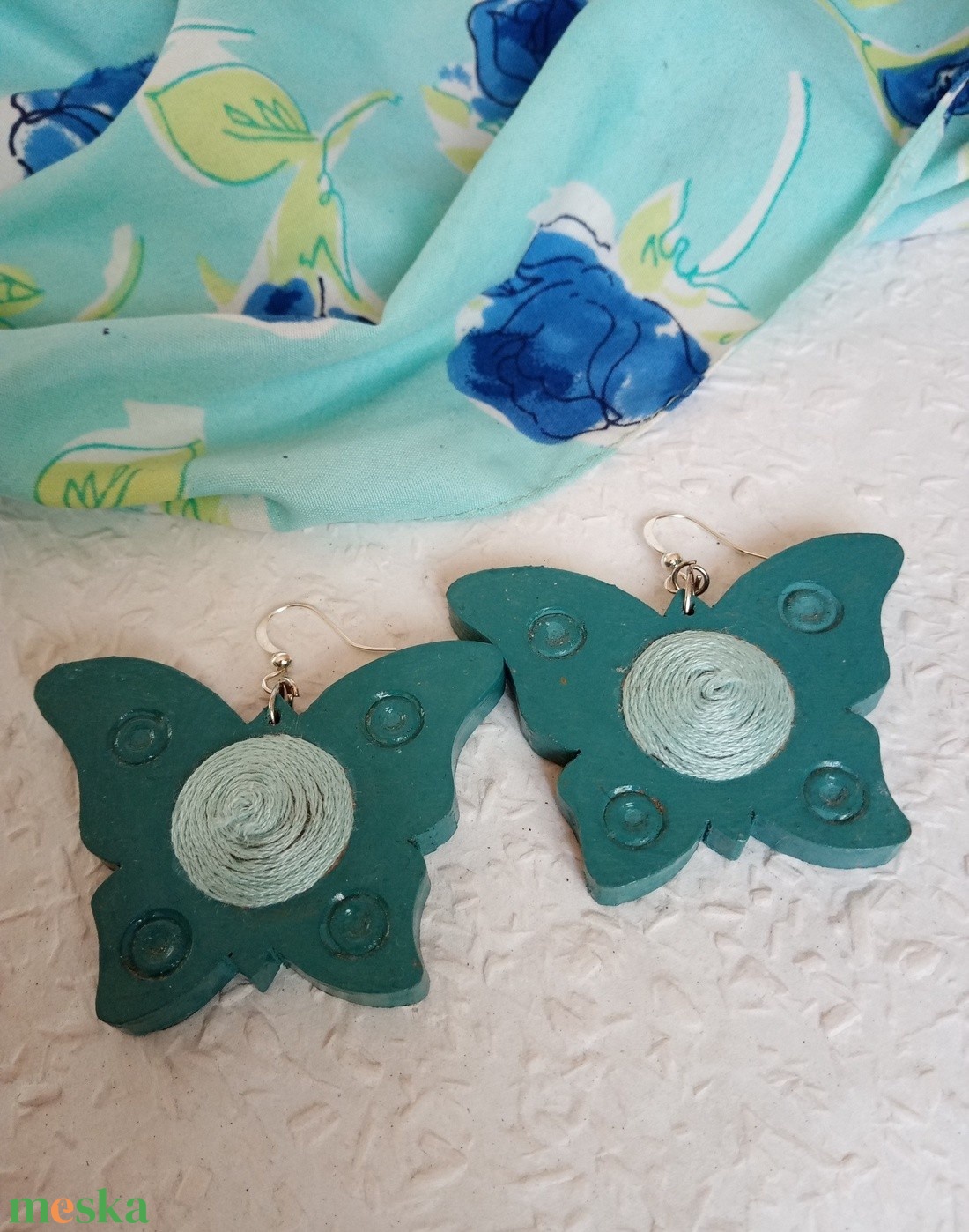 Tengerkék pillangó textilbogyó fülbevaló, fonalékszer, textil fülbevaló, textilékszer - ékszer - fülbevaló - lógó fülbevaló - Meska.hu