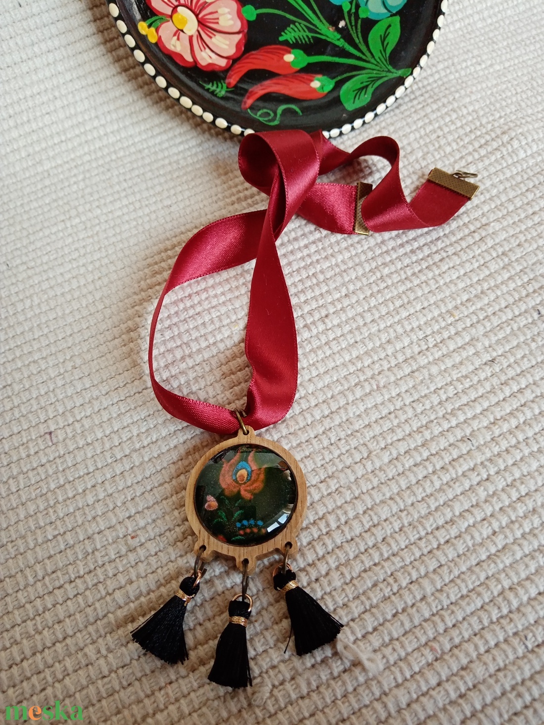  Matyó mintás nyaklánc fekete rojtokkal,matyó ékszer,folklór textil ékszer,magyaros nyaklánc,Hungarian folk jewellery - ékszer - nyaklánc - hosszú nyaklánc - Meska.hu
