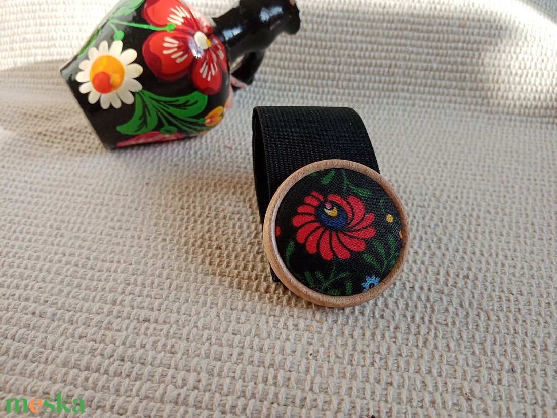  Matyó mintás gumis  karkötő,matyó ékszer,folklór textil ékszer,magyaros nyaklánc,Hungarian folk jewellery - ékszer - karkötő - karkötő medállal - Meska.hu