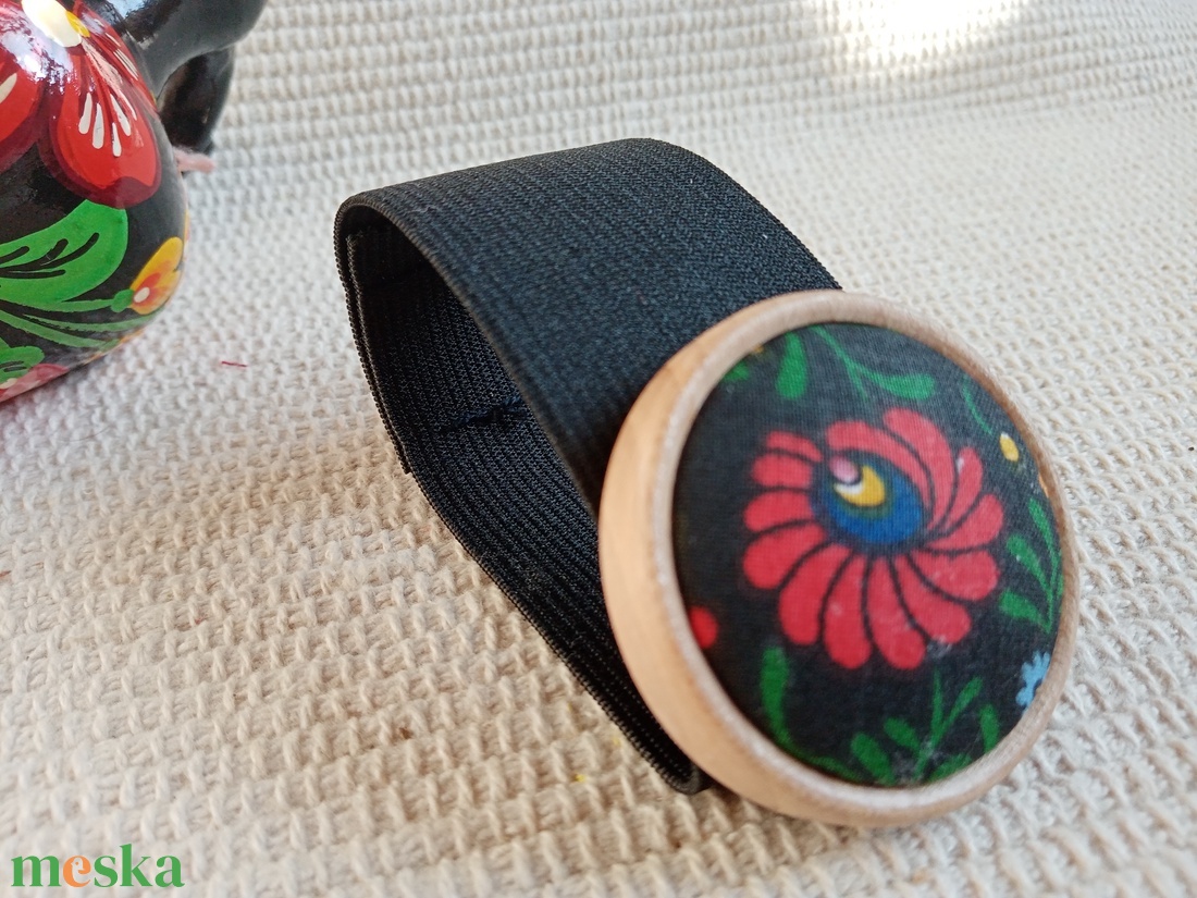  Matyó mintás gumis  karkötő,matyó ékszer,folklór textil ékszer,magyaros nyaklánc,Hungarian folk jewellery - ékszer - karkötő - karkötő medállal - Meska.hu