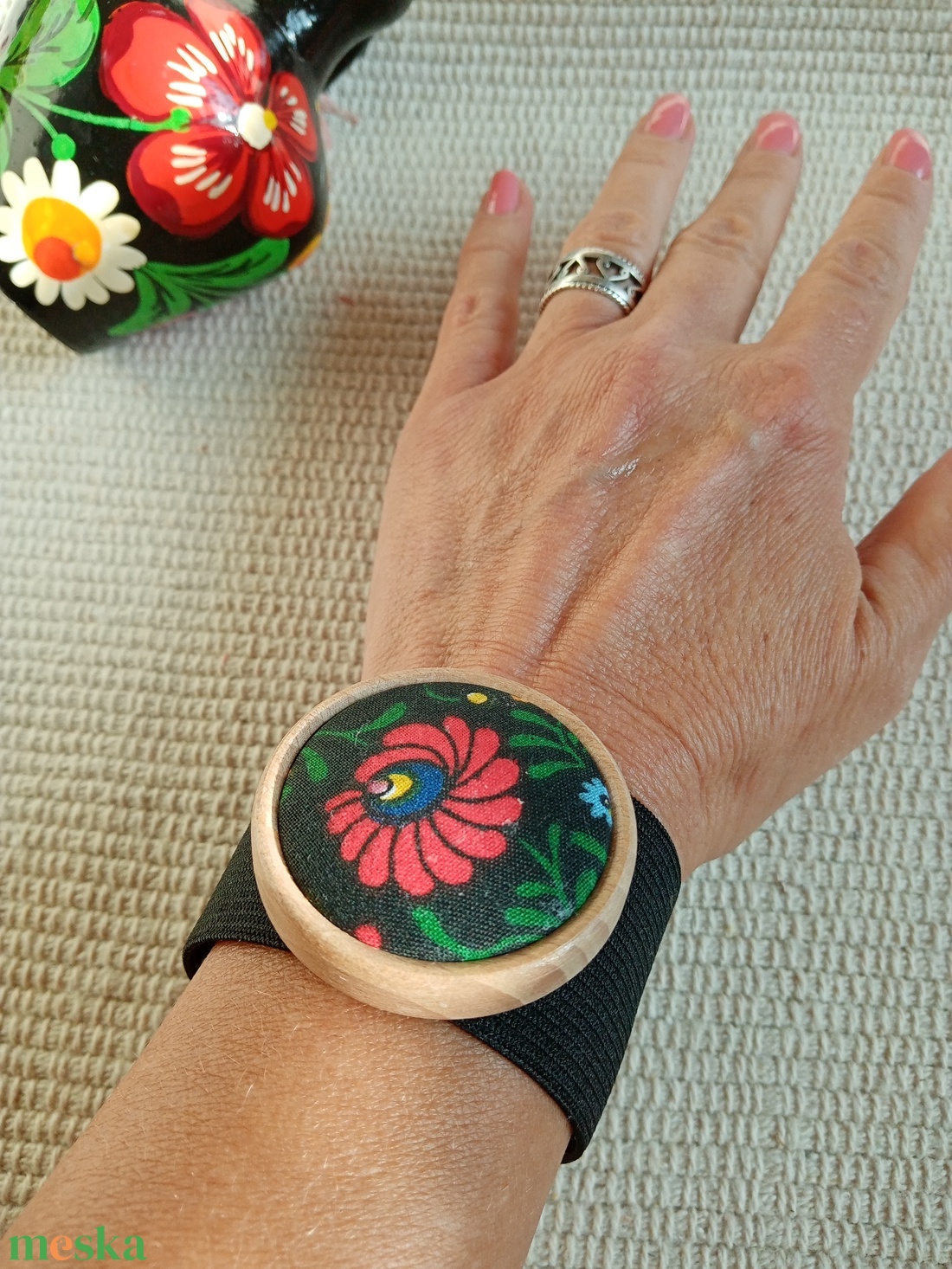  Matyó mintás gumis  karkötő,matyó ékszer,folklór textil ékszer,magyaros nyaklánc,Hungarian folk jewellery - ékszer - karkötő - karkötő medállal - Meska.hu