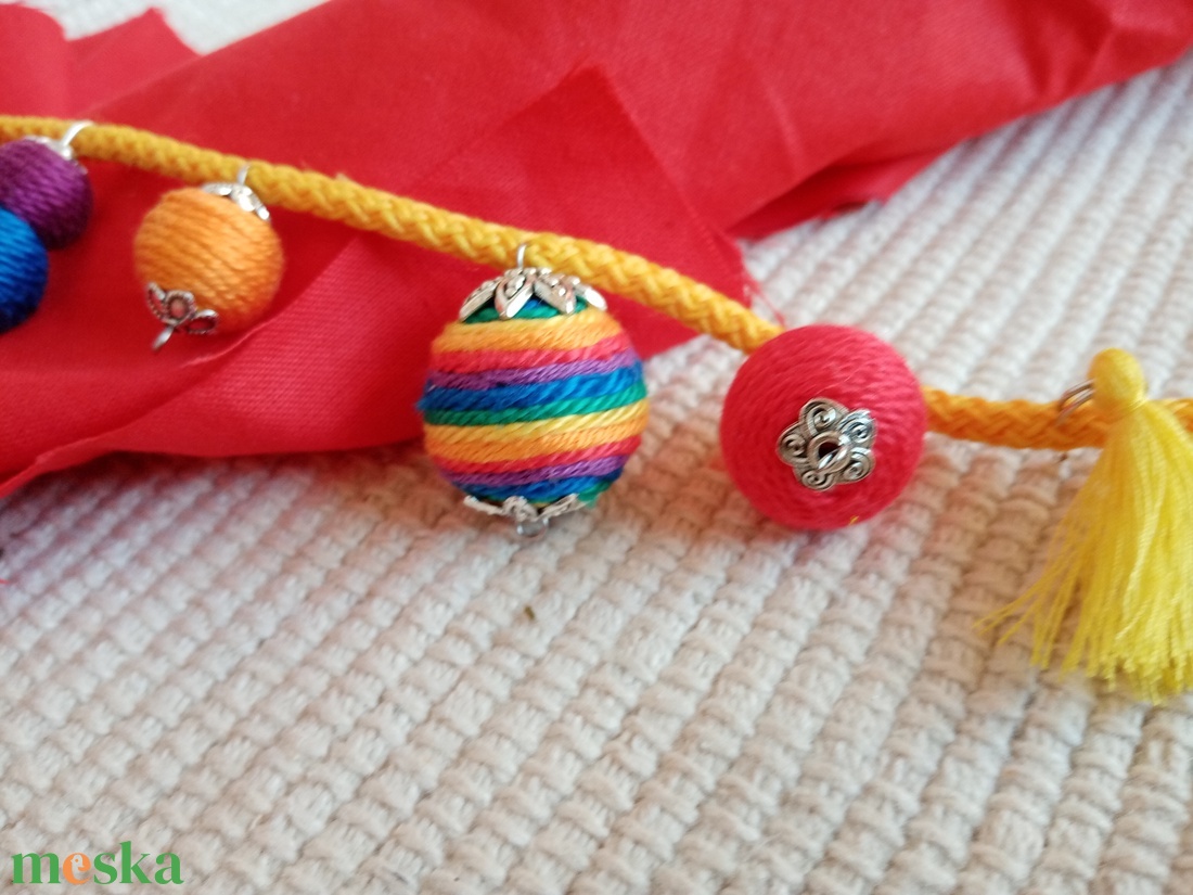 Szivárvány színes bokalánc, textilbogyó bokalánc, bokaékszer, lábdísz, lábékszer - ékszer - lábdísz és testékszer - bokalánc - Meska.hu