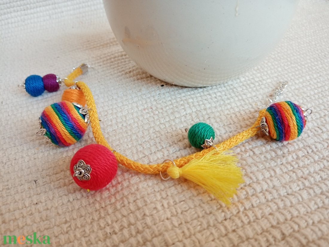 Szivárvány színes bokalánc, textilbogyó bokalánc, bokaékszer, lábdísz, lábékszer - ékszer - lábdísz és testékszer - bokalánc - Meska.hu