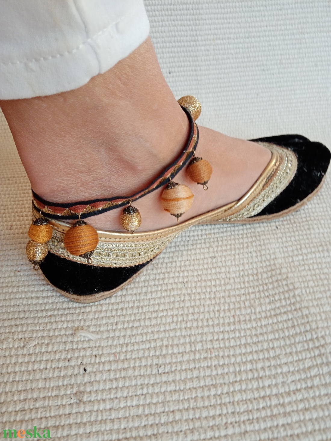Barna-halvány beige színes bokalánc, textilbogyó bokalánc, bokaékszer, lábdísz, lábékszer - ékszer - lábdísz és testékszer - bokalánc - Meska.hu