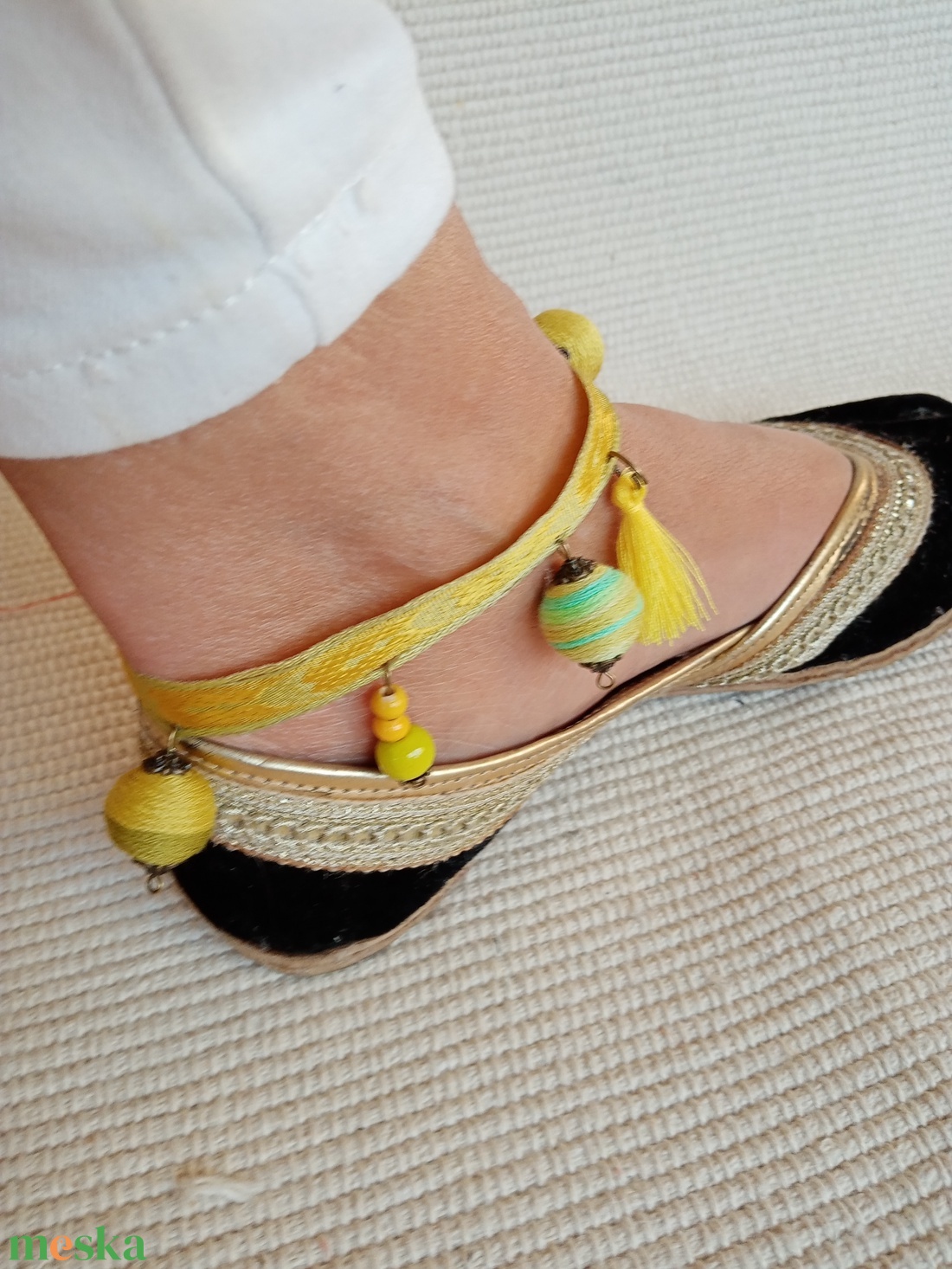 Papagáj sárgás-zöldes színes bokalánc, textilbogyó bokalánc, bokaékszer, lábdísz, lábékszer - ékszer - lábdísz és testékszer - bokalánc - Meska.hu